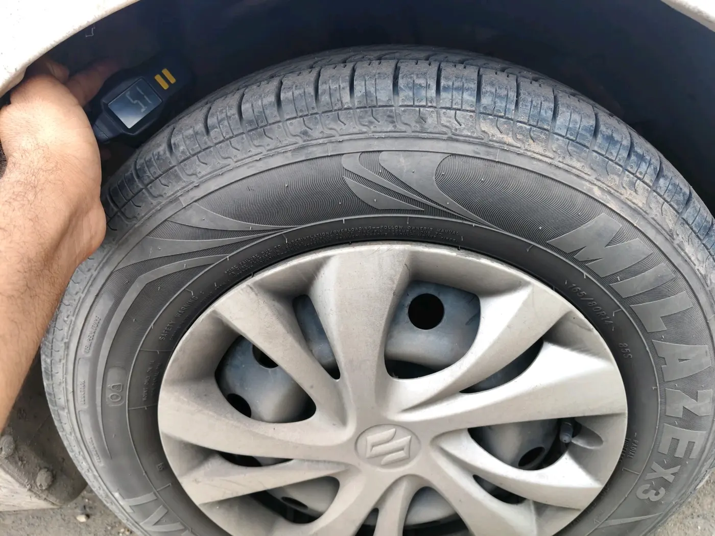 2022 Maruti Dzire VXI, CNG, Manual, 1,44,189 km, tyre