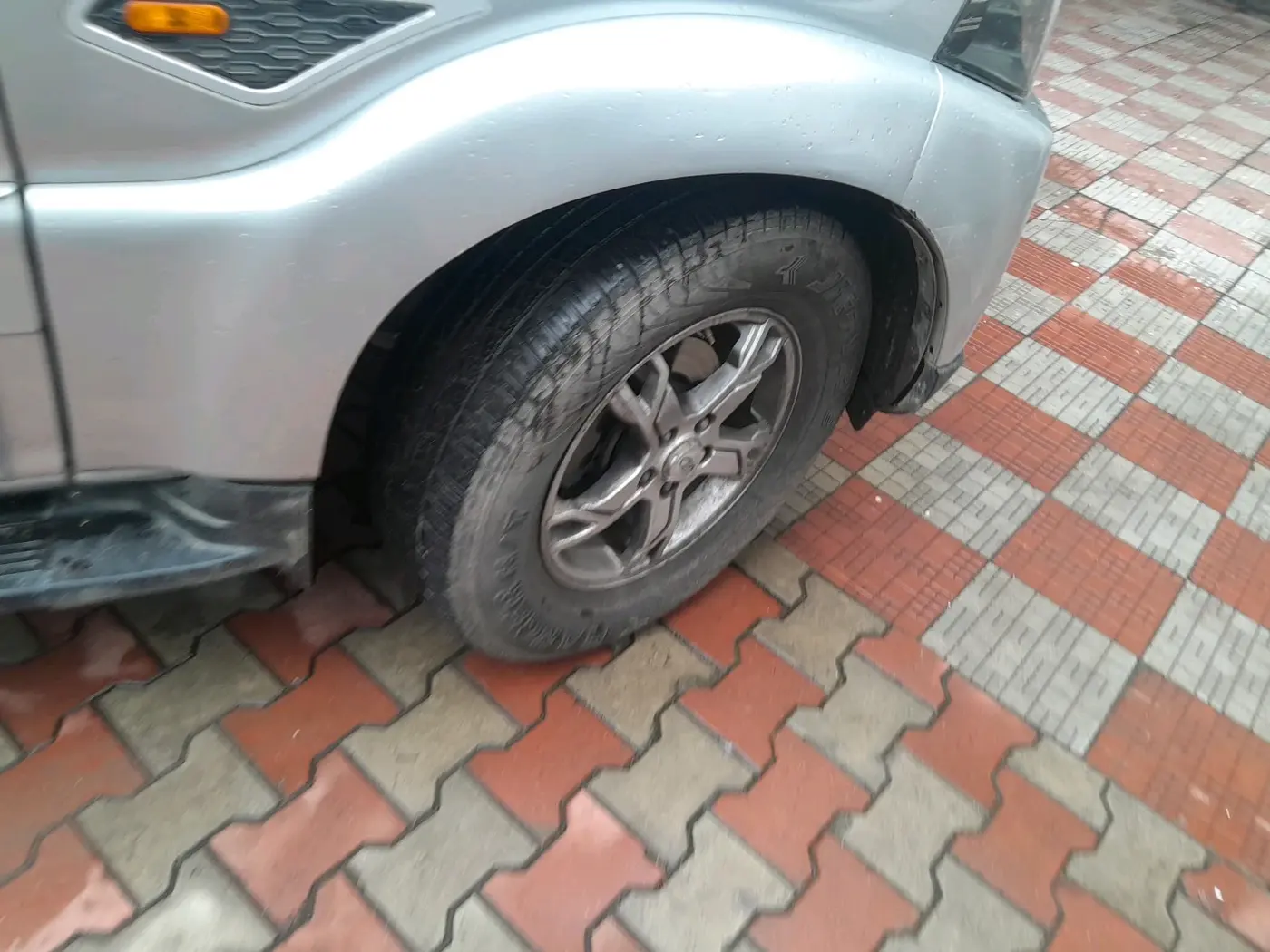 2016 Mahindra Scorpio S10 1.99, Diesel, Manual, 1,40,979 km, tyre