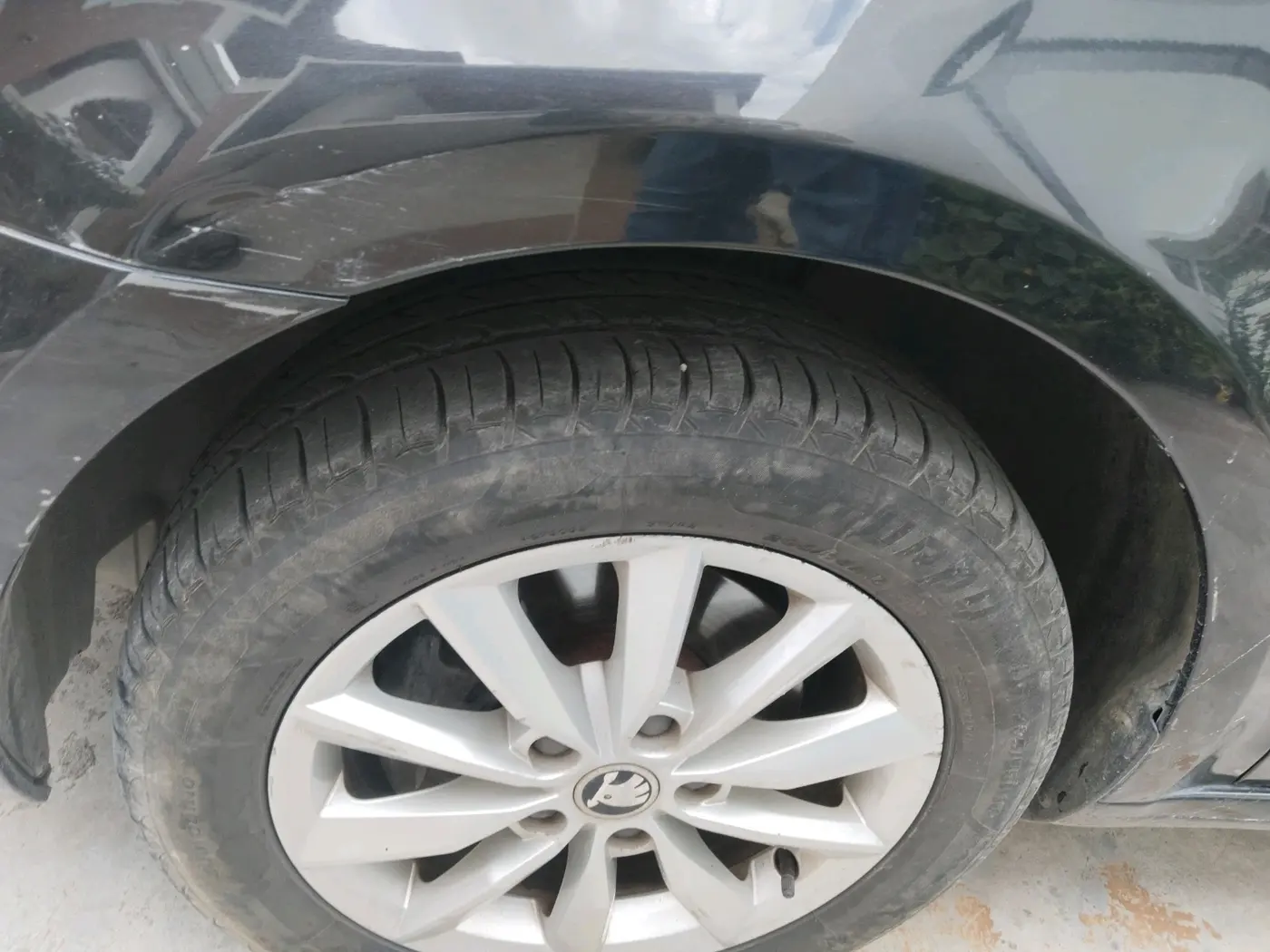 2016 Skoda Octavia 2.0 TDI CR STYLE PLUS AT, Diesel, Automatic, 2,15,239 km, tyre