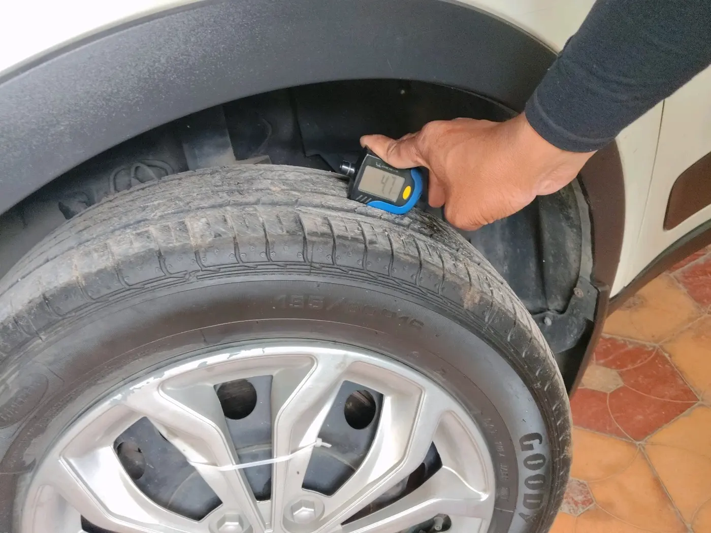 2021 Tata NEXON XE PETROL, Petrol, Manual, 33,311 km, tyre