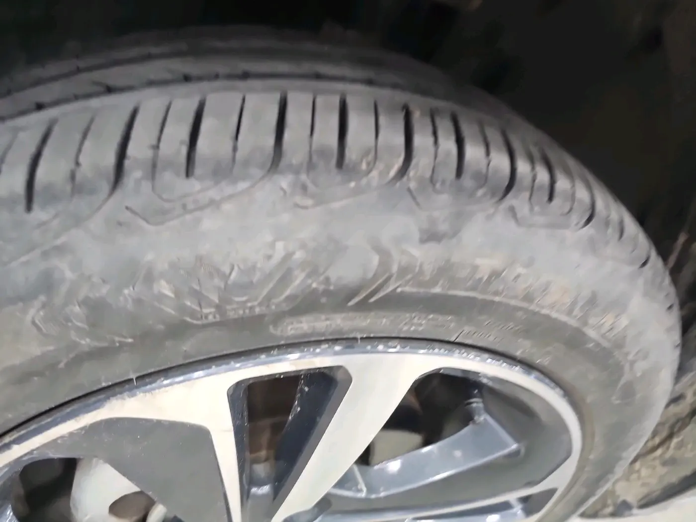 2022 Tata ALTROZ XZA PLUS, Petrol, Automatic, 27,414 km, tyre