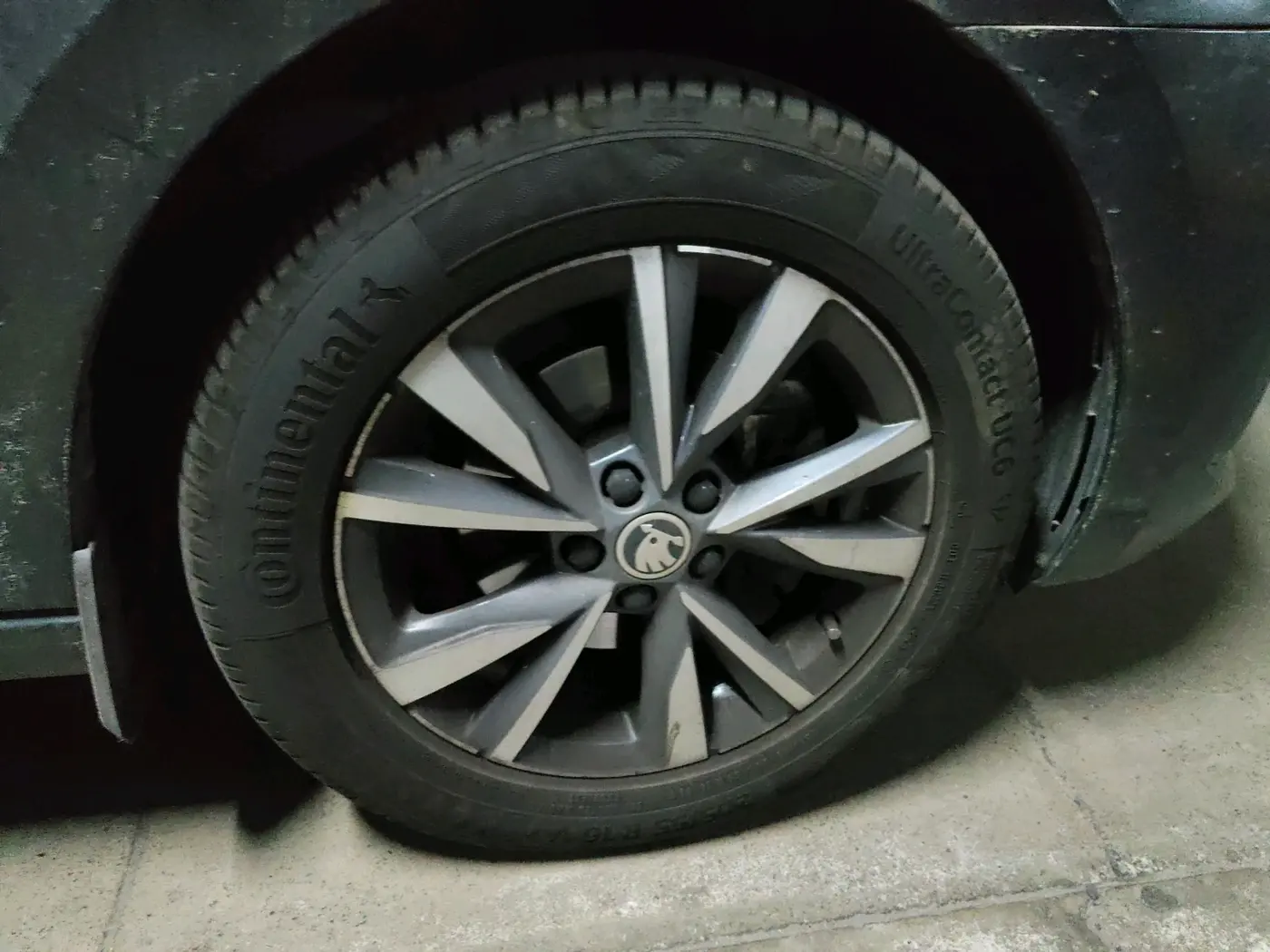 2022 Skoda SLAVIA STYLE 1.0L TSI AT, Petrol, Automatic, 64,648 km, tyre