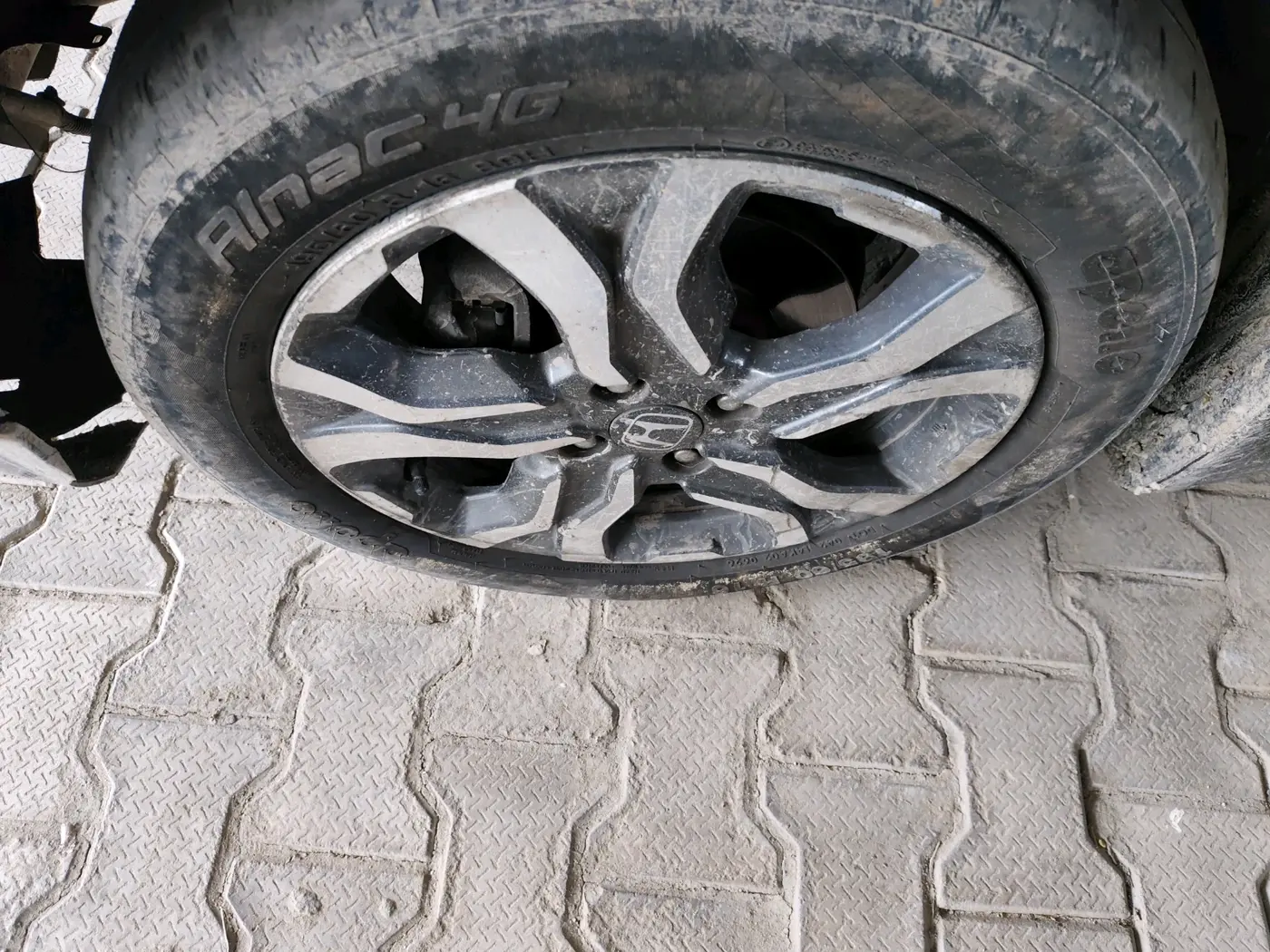 2018 Honda WR-V 1.5L I-DTEC VX MT, Diesel, Manual, 1,80,112 km, tyre