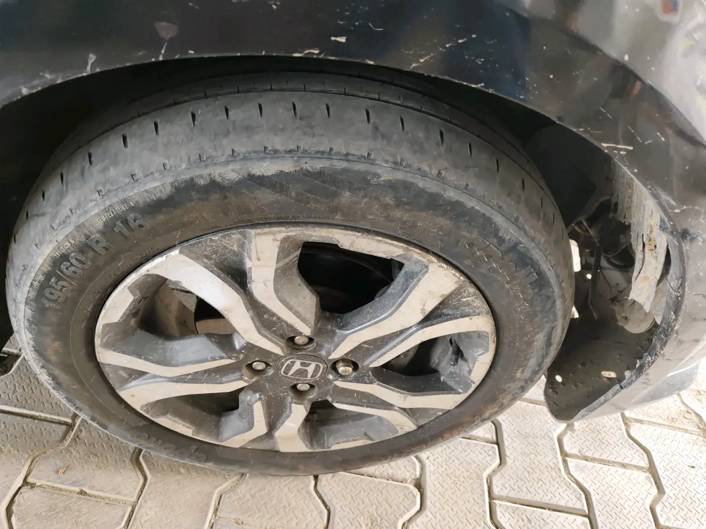 2018 Honda WR-V 1.5L I-DTEC VX MT, Diesel, Manual, 1,80,112 km, tyre