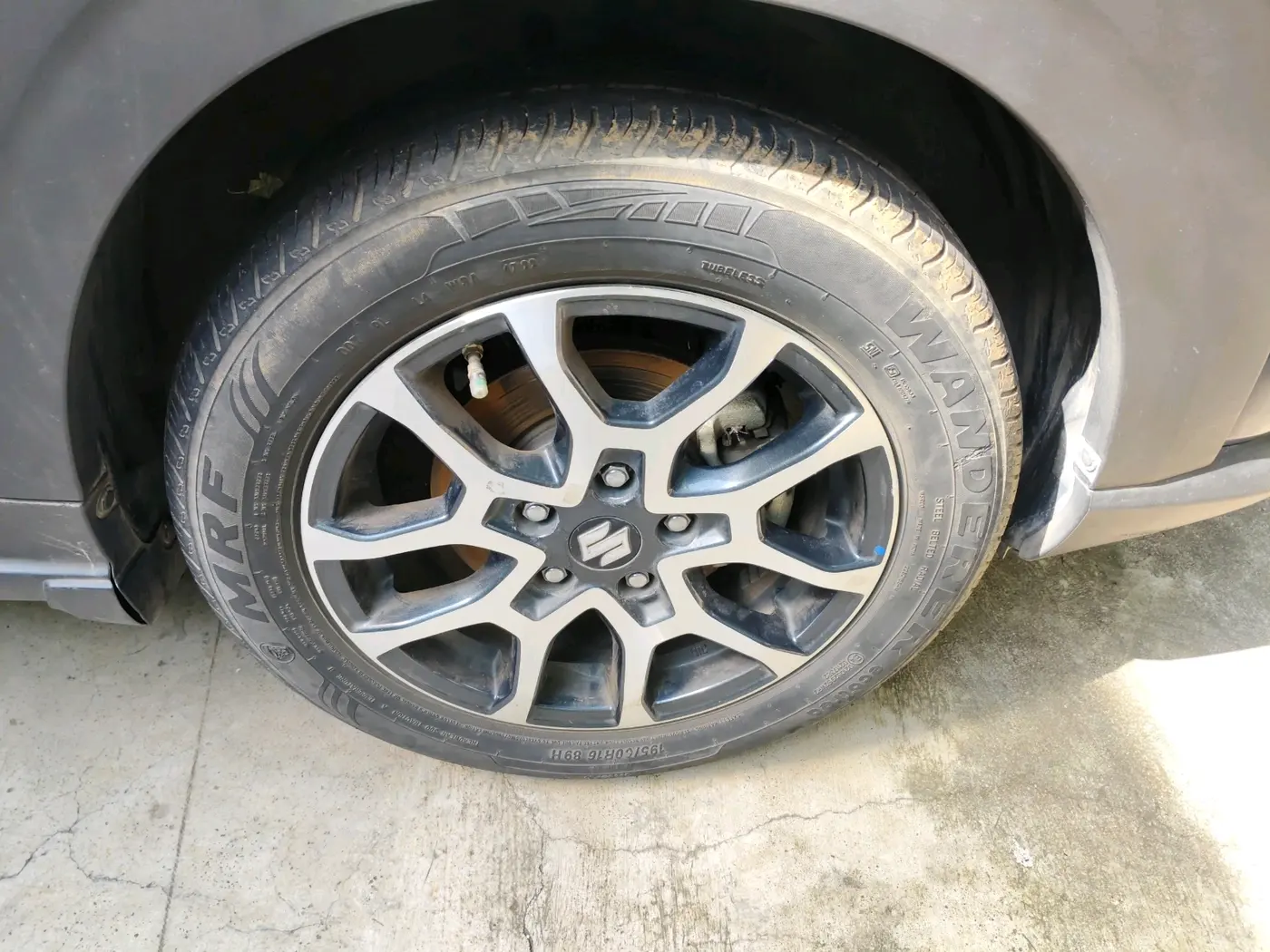 2023 Maruti XL6 ALPHA PLUS MT, Petrol, Manual, 74,759 km, tyre