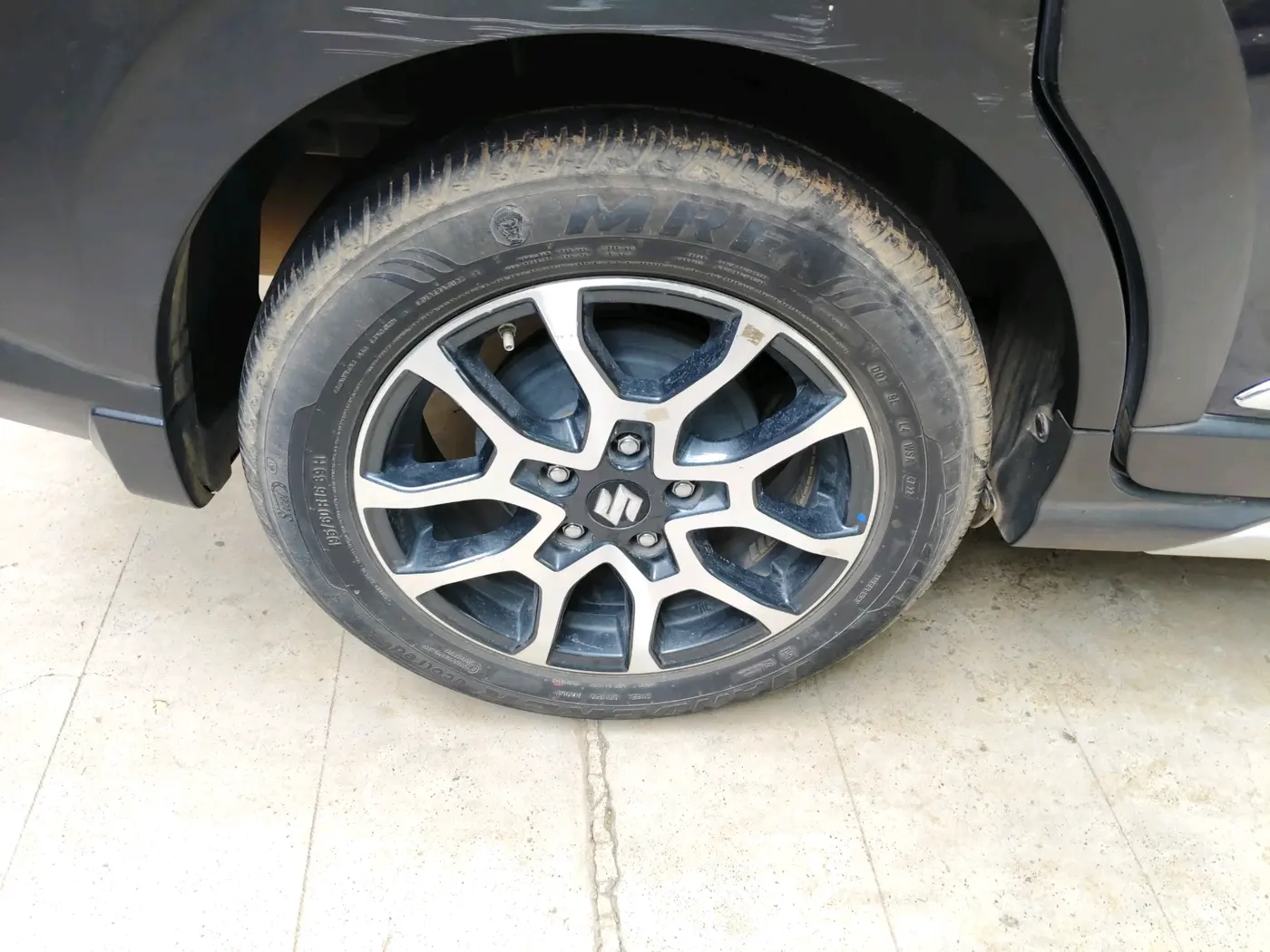 2023 Maruti XL6 ALPHA PLUS MT, Petrol, Manual, 74,759 km, tyre
