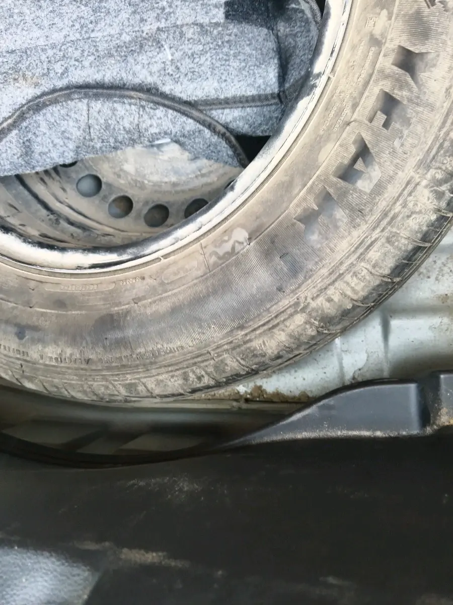 2021 Hyundai VENUE S+ 1.2, Petrol, Manual, 28,644 km, tyre