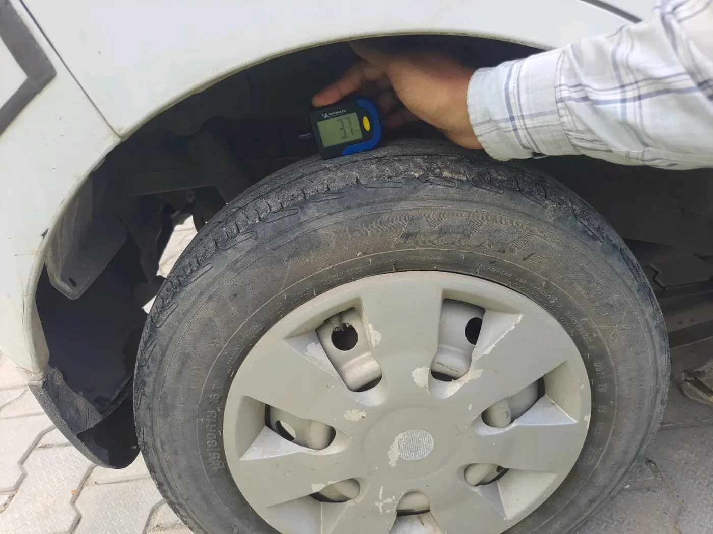 2013 Maruti Wagon R 1.0 LXI CNG, CNG, Manual, 1,31,727 km, tyre