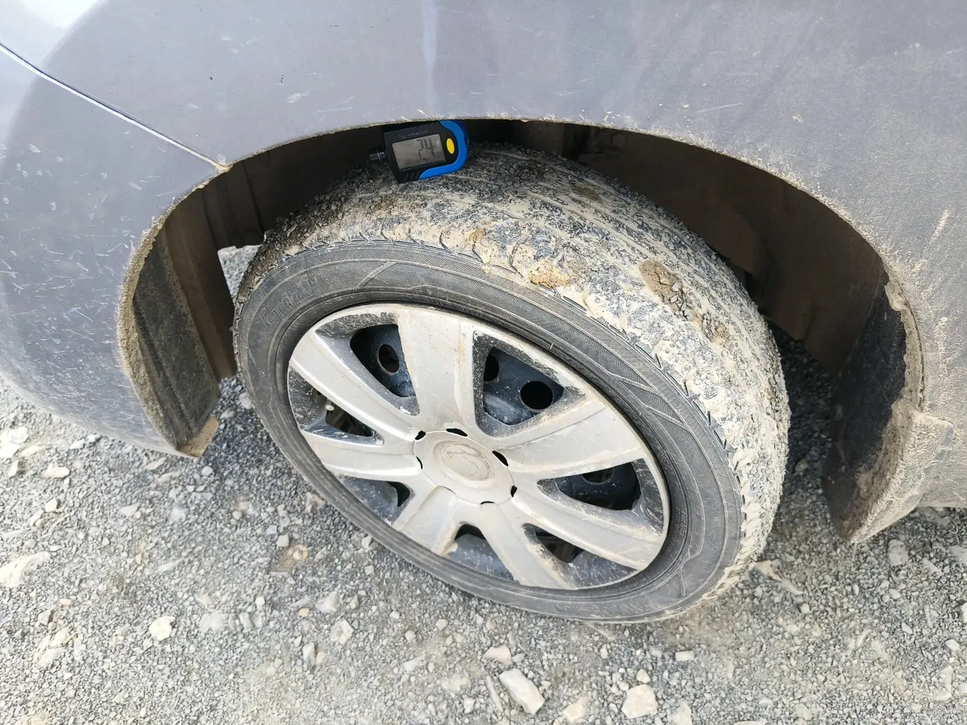 2015 Maruti Wagon R 1.0 VXI, CNG, Manual, 1,07,051 km, tyre