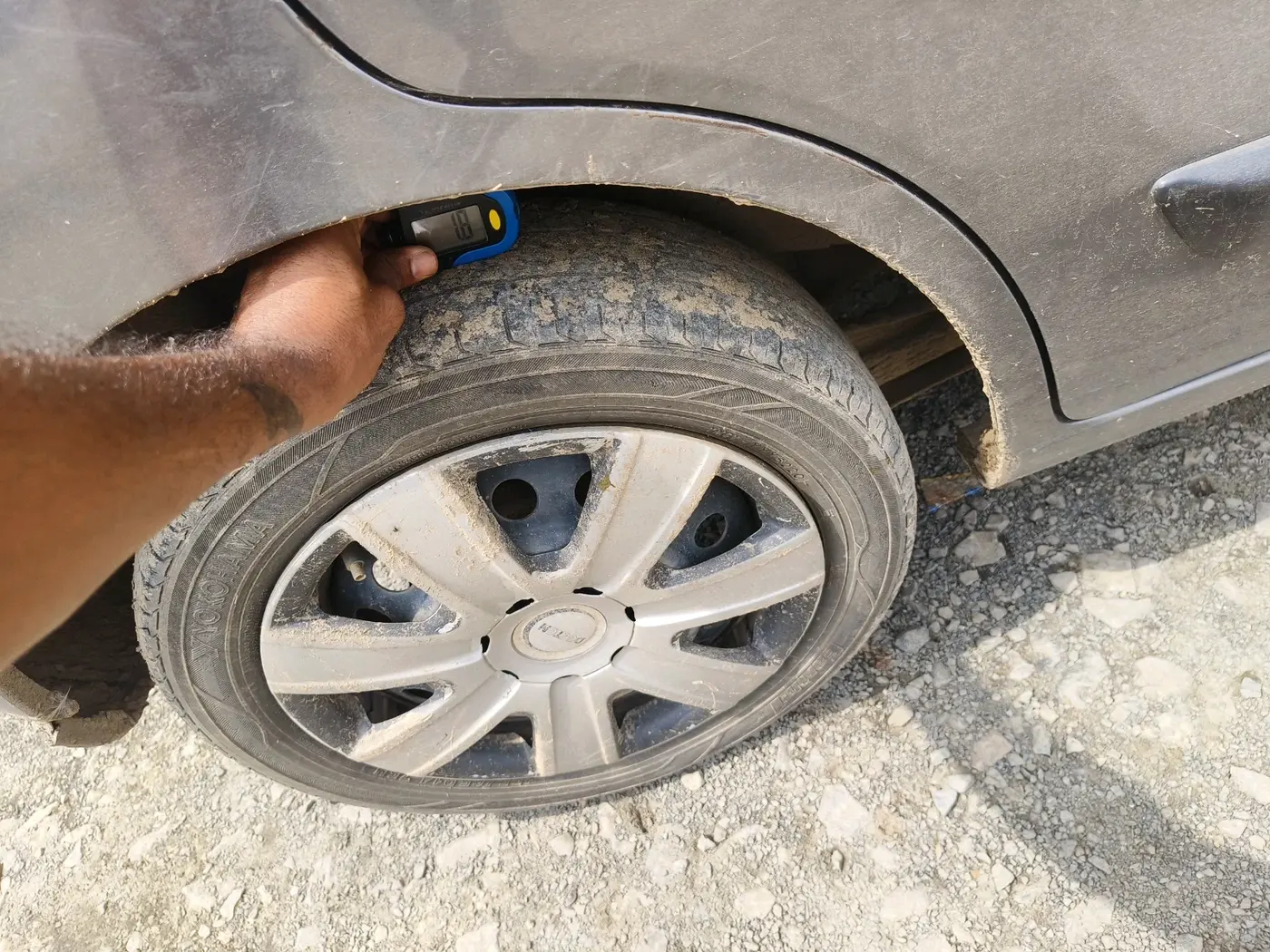 2015 Maruti Wagon R 1.0 VXI, CNG, Manual, 1,07,051 km, tyre