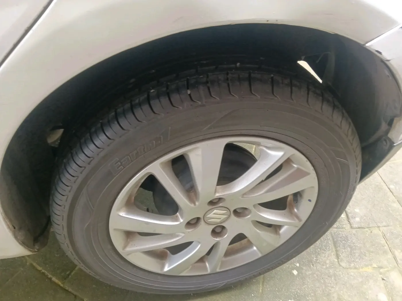 2012 Maruti Swift ZDI, Diesel, Manual, 73,294 km, tyre