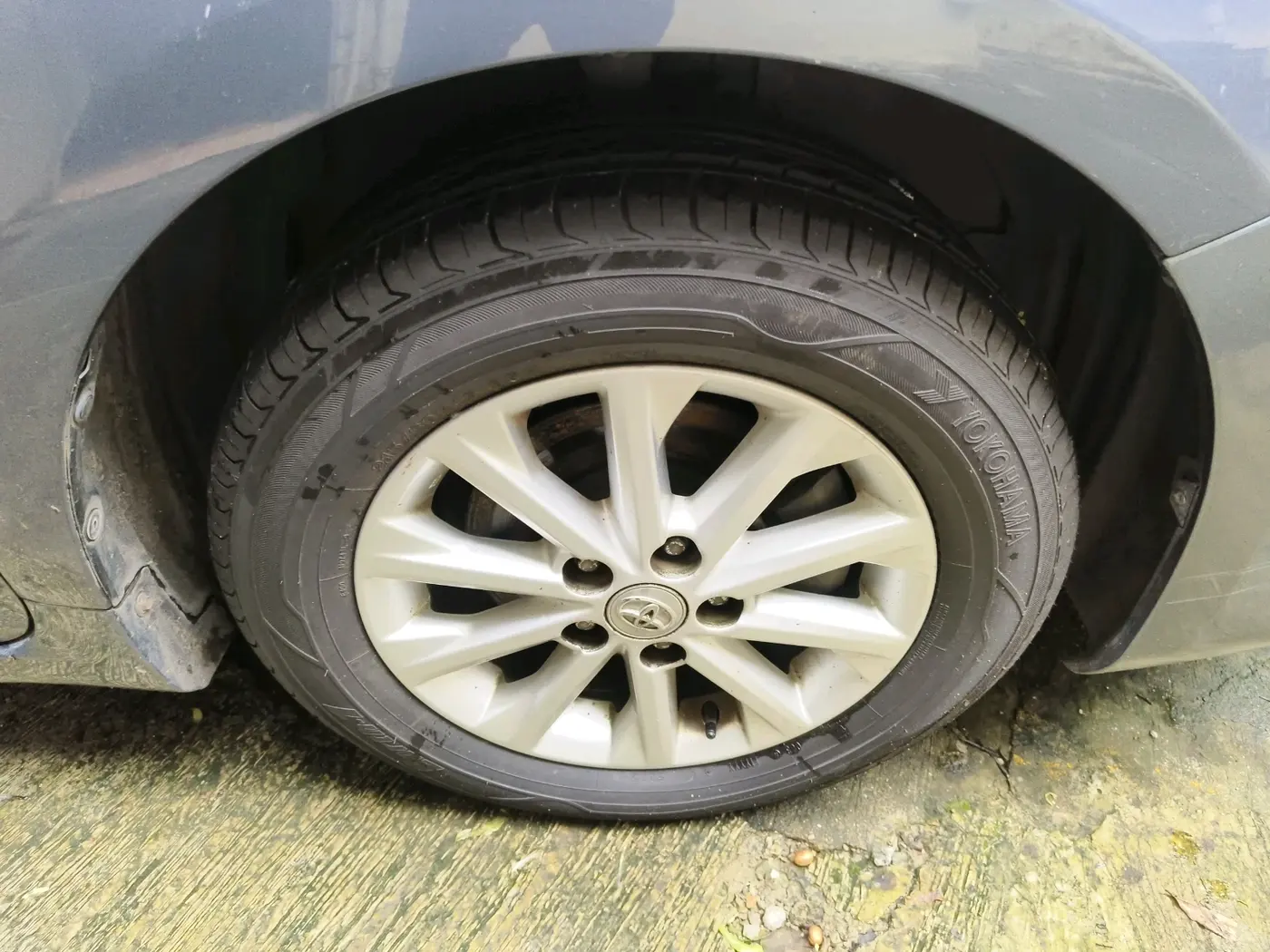 2015 Toyota Camry 2.5L AT, Petrol, Automatic, 77,872 km, tyre