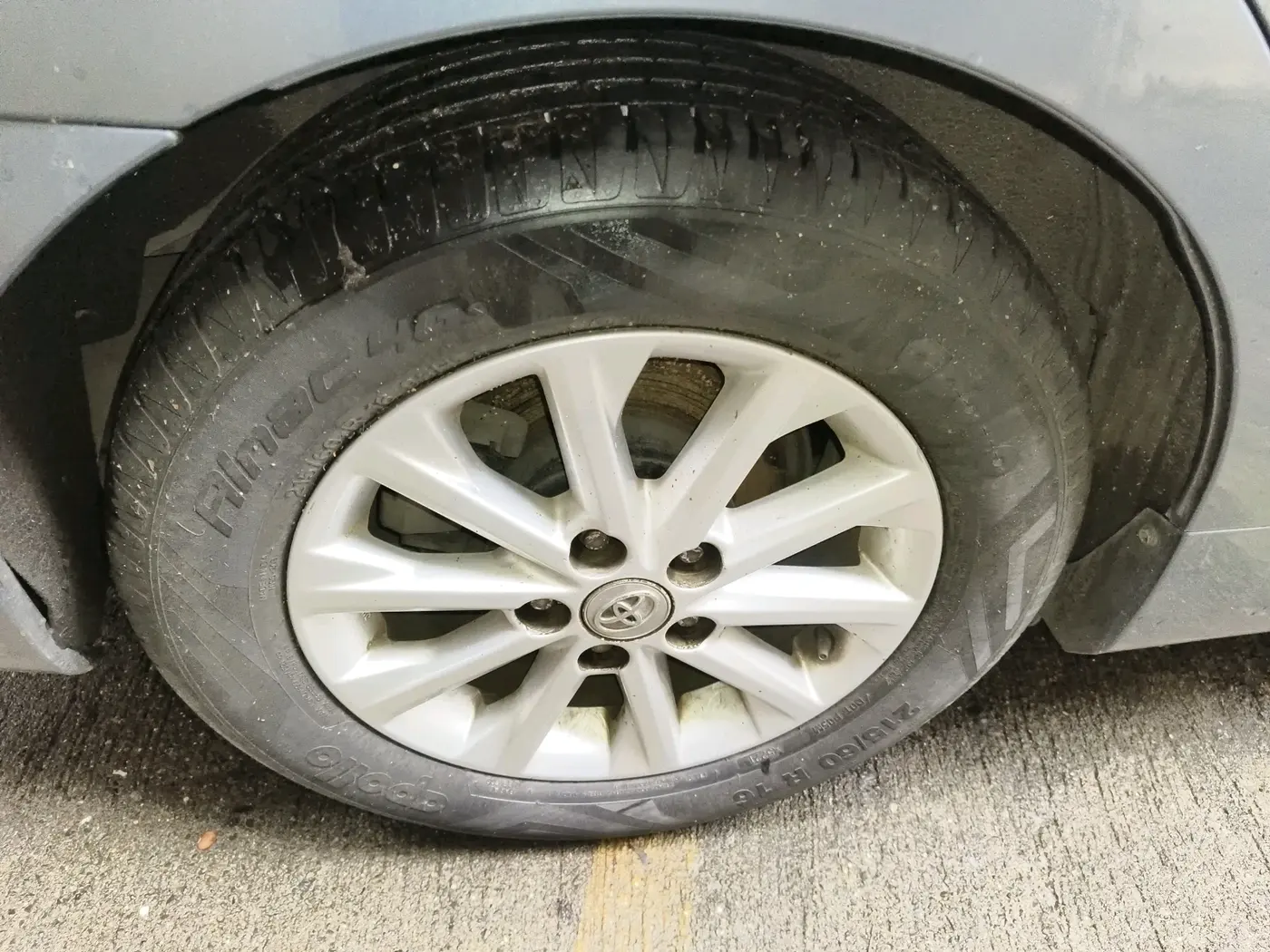 2015 Toyota Camry 2.5L AT, Petrol, Automatic, 77,872 km, tyre