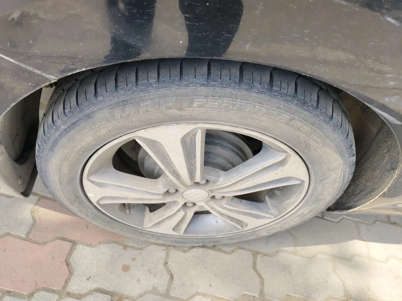 2019 Hyundai Verna 1.6 VTVT SX + AT, CNG, Automatic, 1,15,943 km, tyre