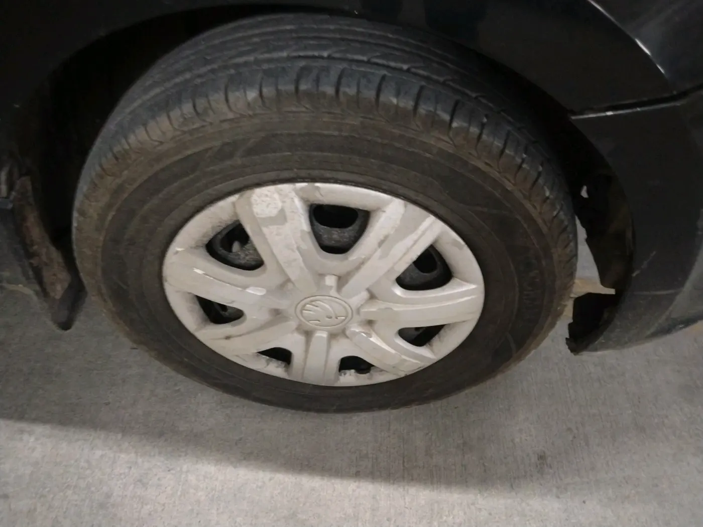 2013 Skoda Rapid AMBITION 1.6 MPI AT PLUS, Petrol, Automatic, 1,14,720 km, tyre