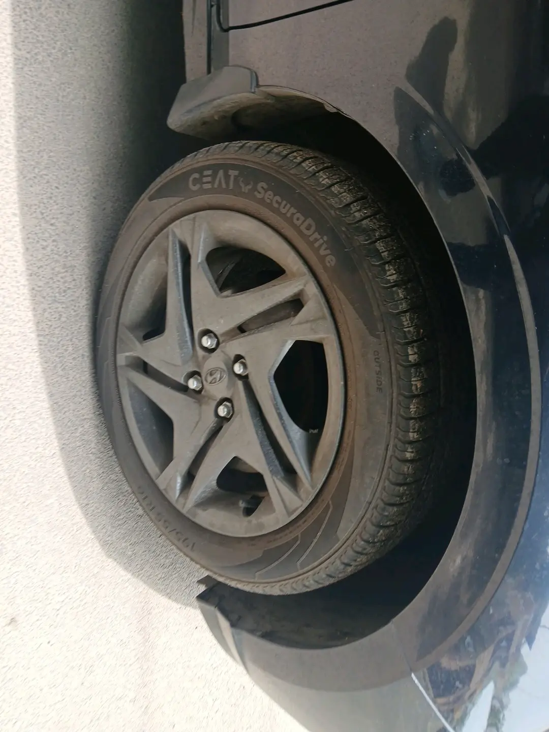 2022 Hyundai NEW I20 SPORTZ 1.2 MT, Petrol, Manual, 8,009 km, tyre