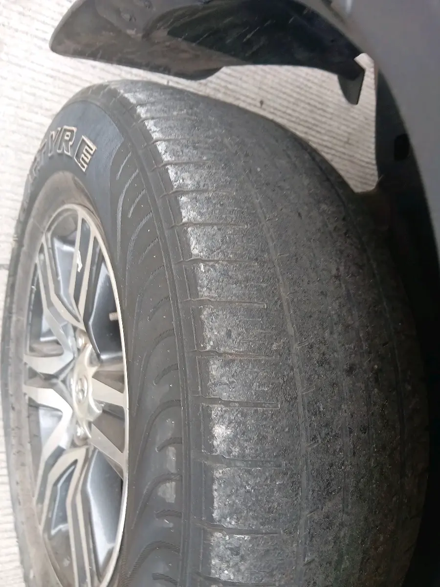 2021 Toyota Fortuner 4X2 MT 2.8 DIESEL, Diesel, Manual, 1,95,247 km, tyre