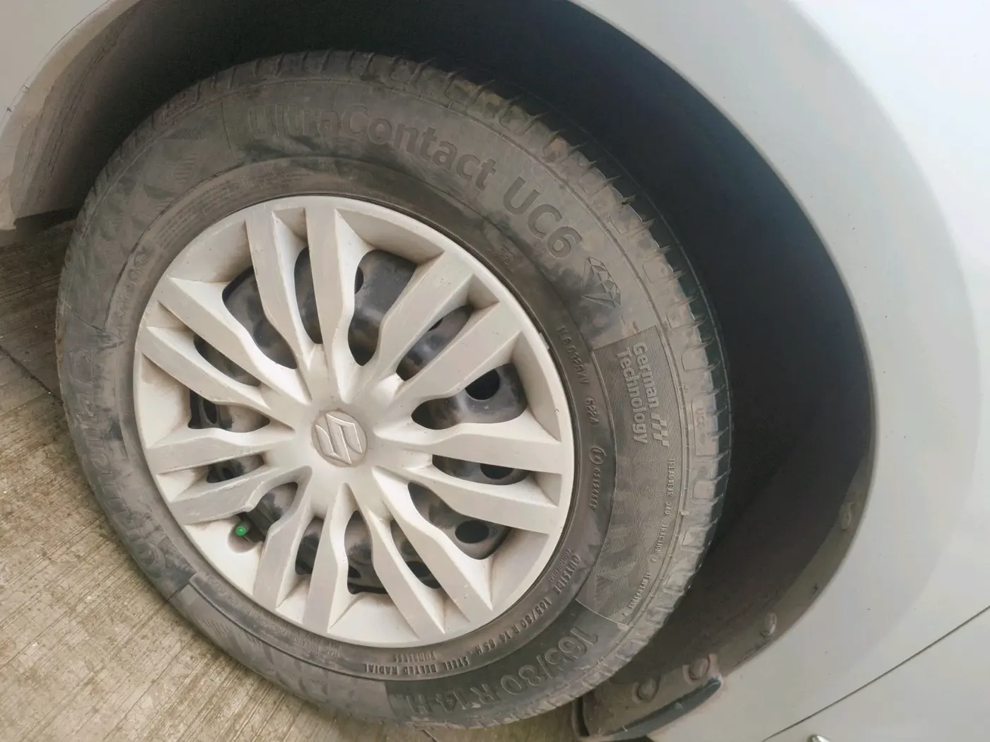 2017 Maruti Dzire VXI, Petrol, Manual, 1,58,689 km, tyre