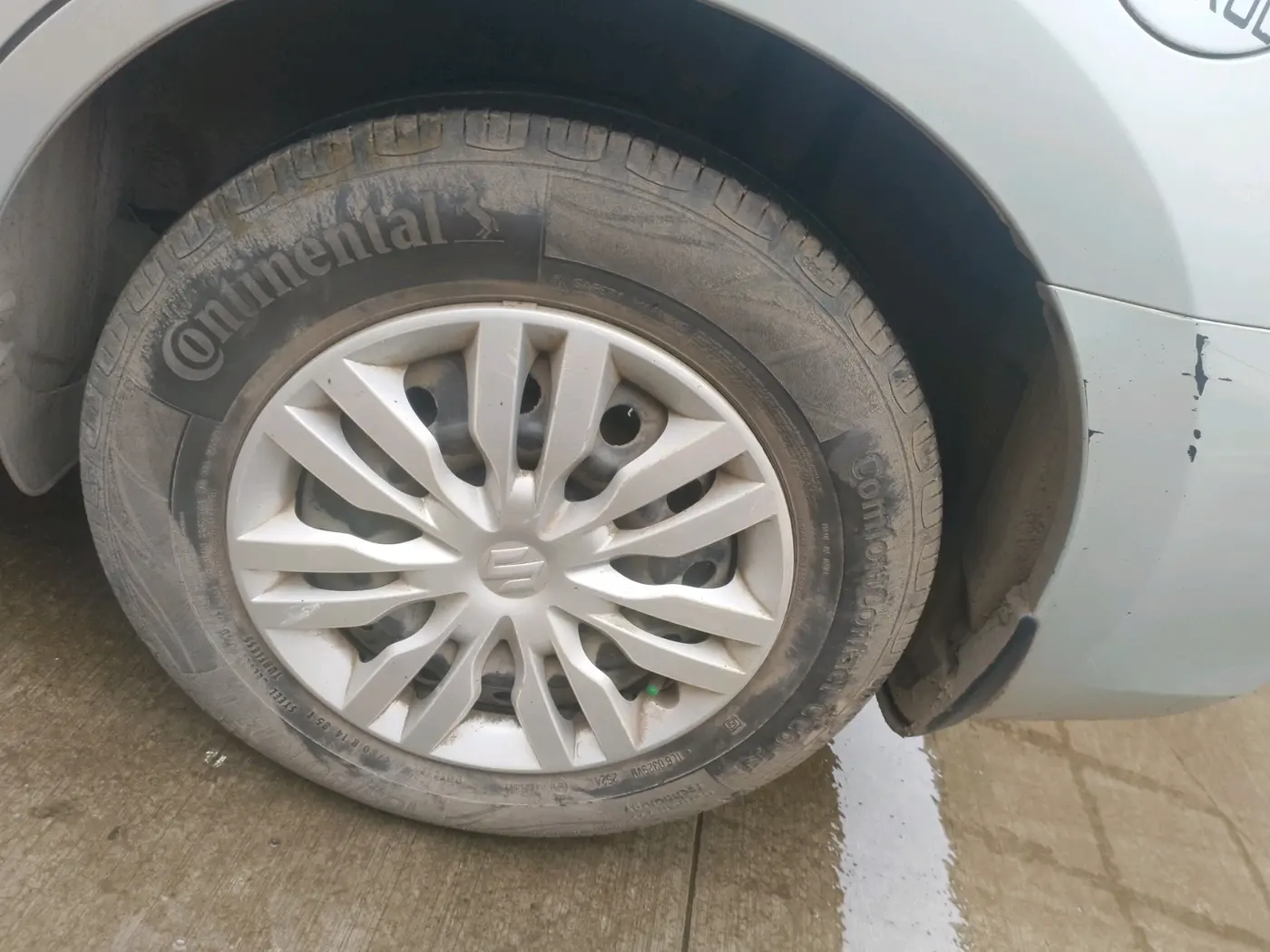 2017 Maruti Dzire VXI, Petrol, Manual, 1,58,689 km, tyre
