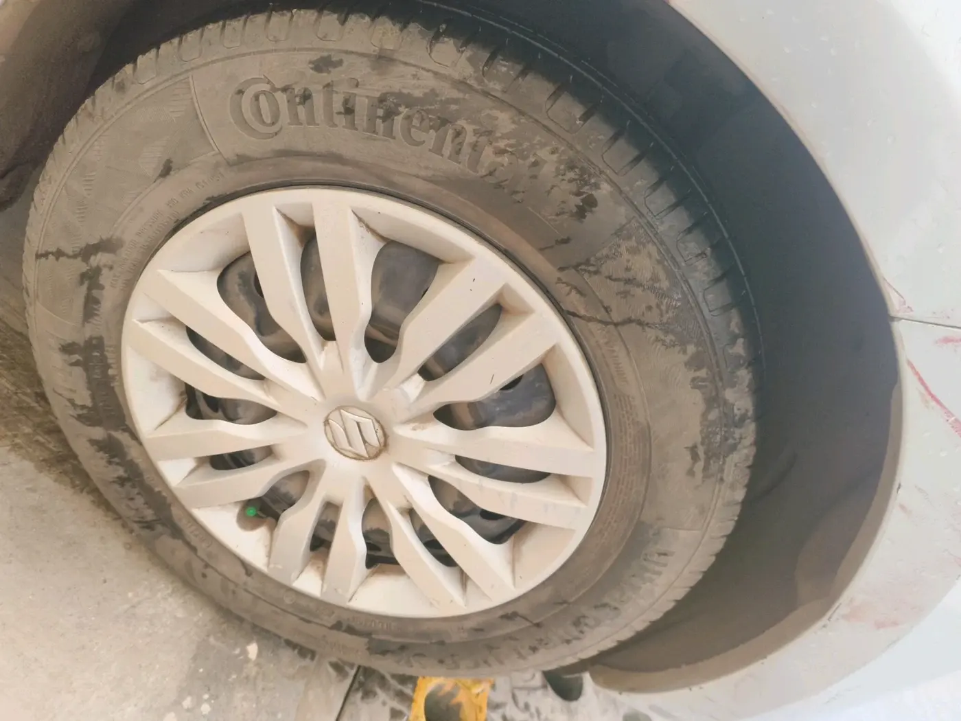 2017 Maruti Dzire VXI, Petrol, Manual, 1,58,689 km, tyre