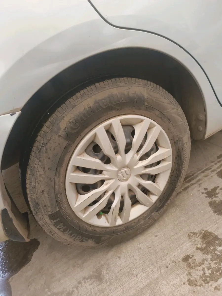 2017 Maruti Dzire VXI, Petrol, Manual, 1,58,689 km, tyre