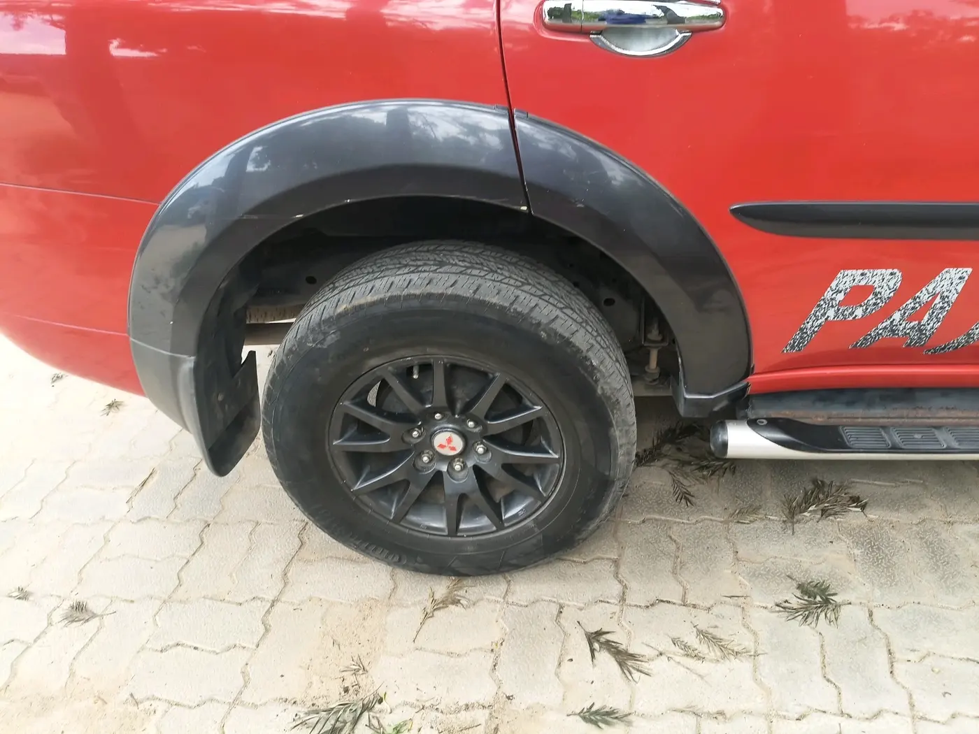 2018 Mitsubishi Pajero Sport 2.5 AT 4X2, Diesel, Automatic, 1,86,422 km, tyre