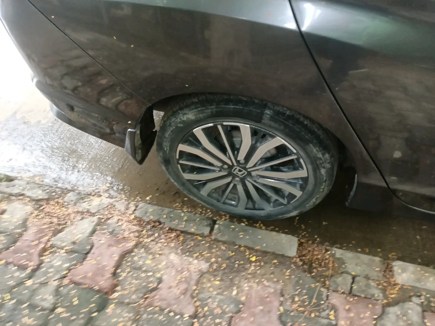 2017 Honda City 1.5L I-VTE V CVT, CNG, Automatic, 1,03,197 km, tyre