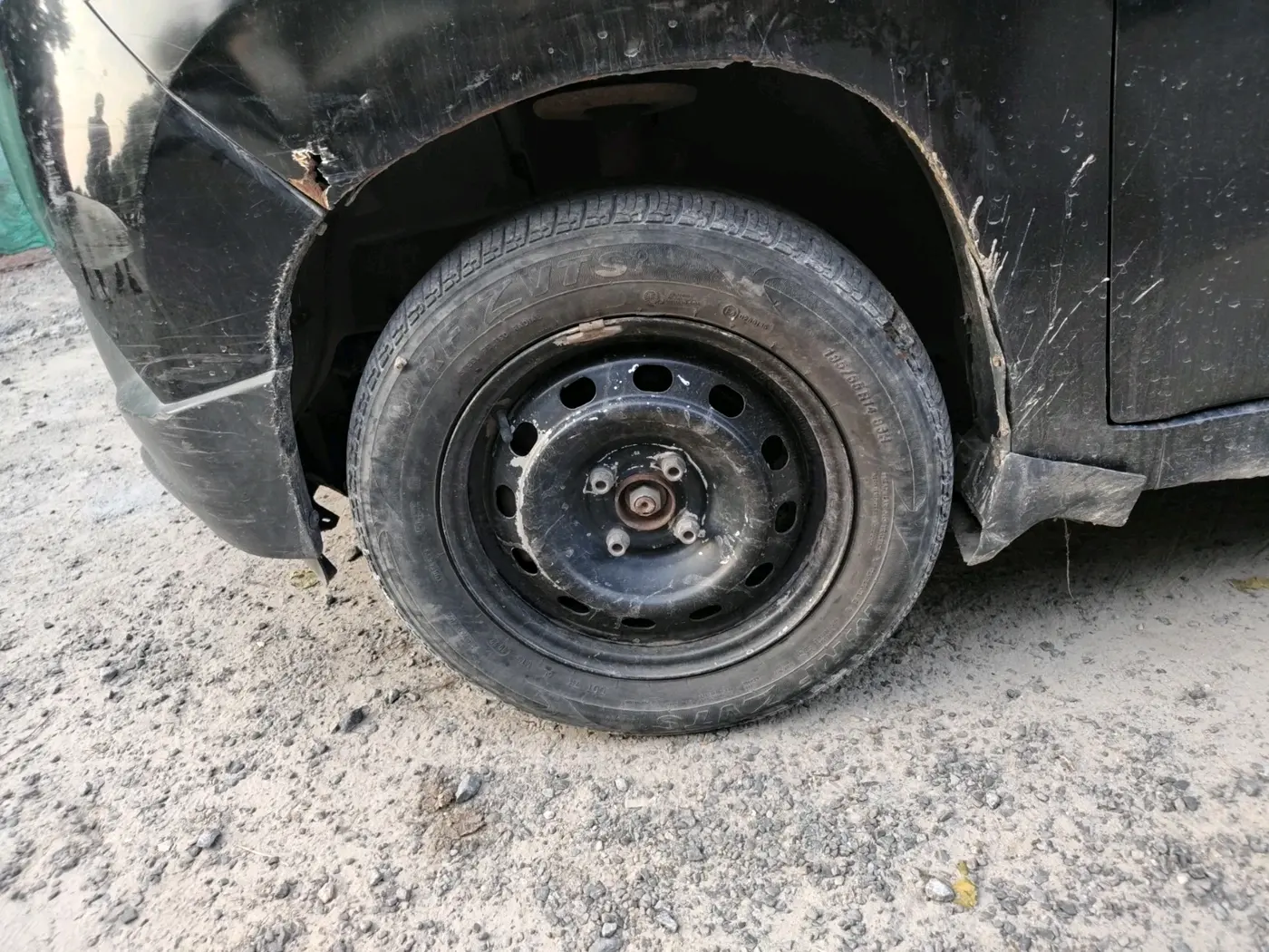 2017 Mahindra Kuv100 K2 6 STR, CNG, Manual, 1,04,259 km, tyre