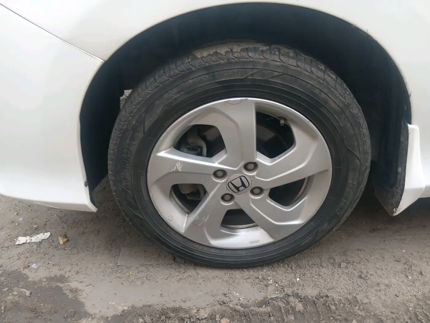 2014 Honda City 1.5L I-VTEC V MT, Petrol, Manual, 1,43,959 km, tyre