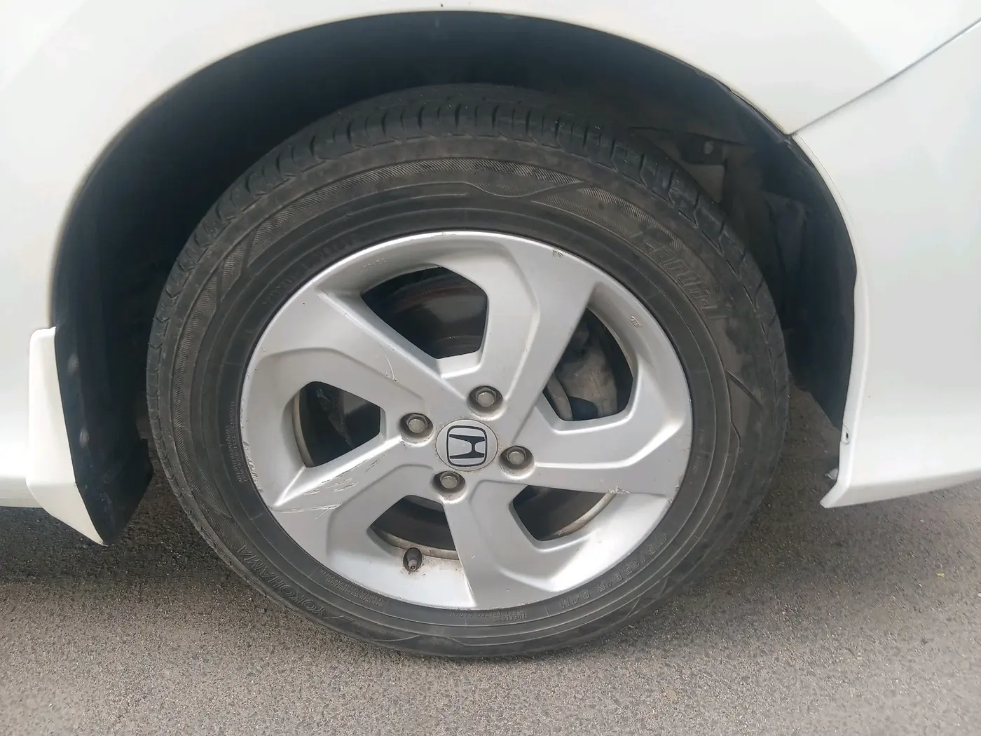 2014 Honda City 1.5L I-VTEC V MT, Petrol, Manual, 1,43,959 km, tyre