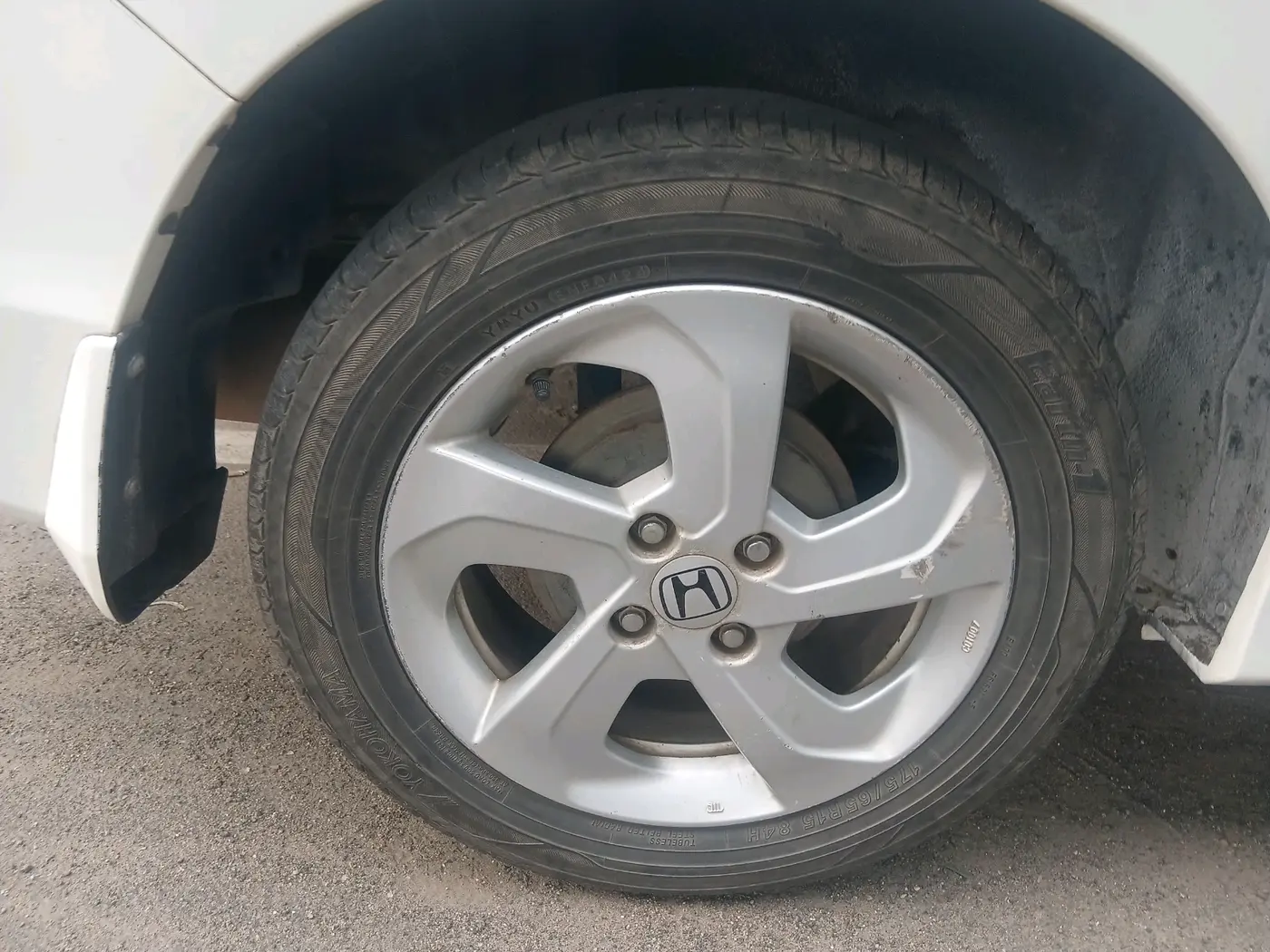 2014 Honda City 1.5L I-VTEC V MT, Petrol, Manual, 1,43,959 km, tyre