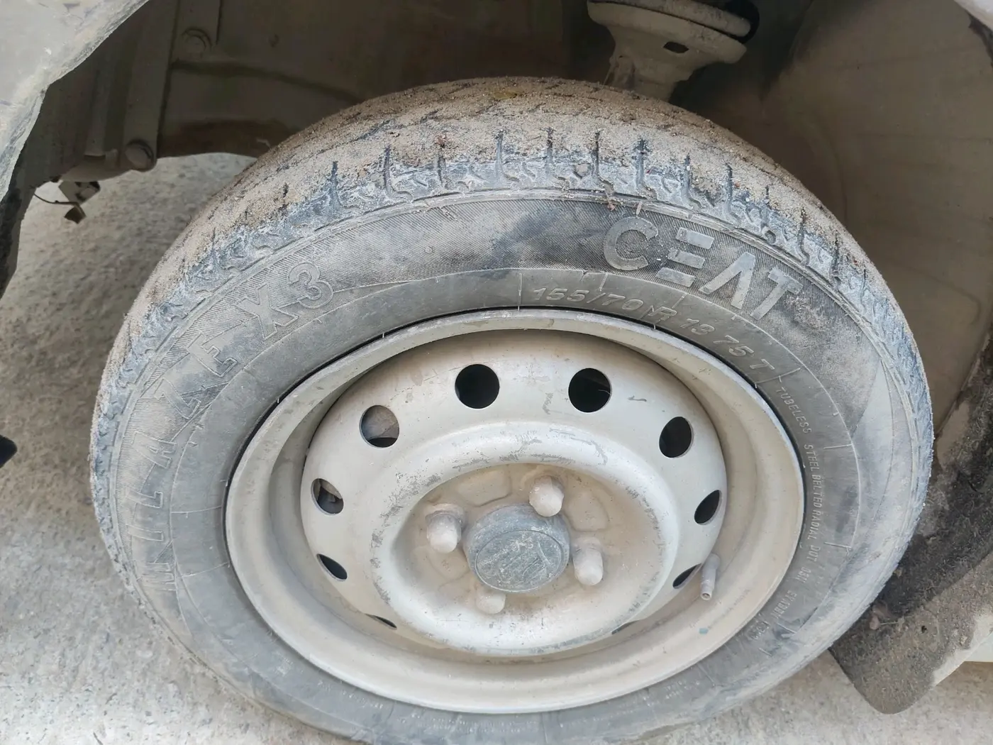 2013 Maruti Wagon R 1.0 LXI, CNG, Manual, 1,29,470 km, tyre