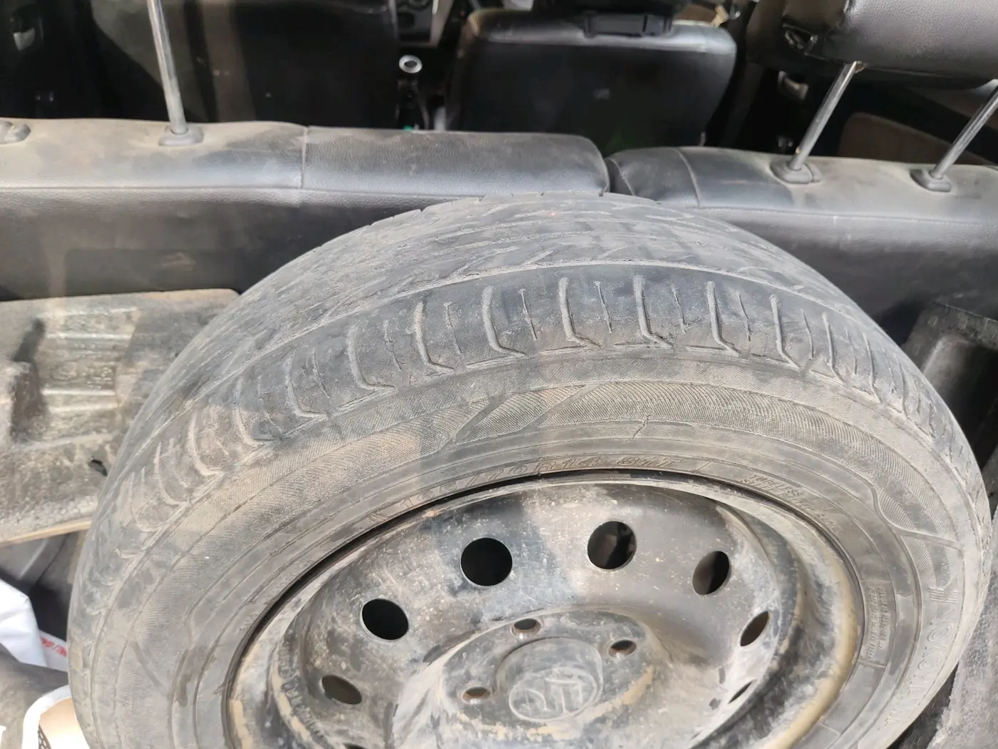 2013 Maruti Wagon R 1.0 LXI, CNG, Manual, 1,29,470 km, tyre