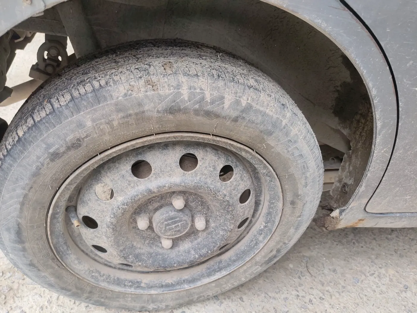 2013 Maruti Wagon R 1.0 LXI, CNG, Manual, 1,29,470 km, tyre