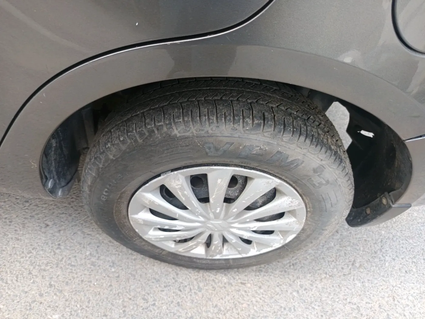 2015 Maruti Swift Dzire VXI, Petrol, Manual, 91,917 km, tyre