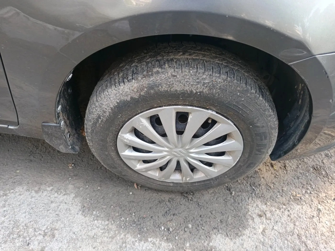 2015 Maruti Swift Dzire VXI, Petrol, Manual, 91,917 km, tyre