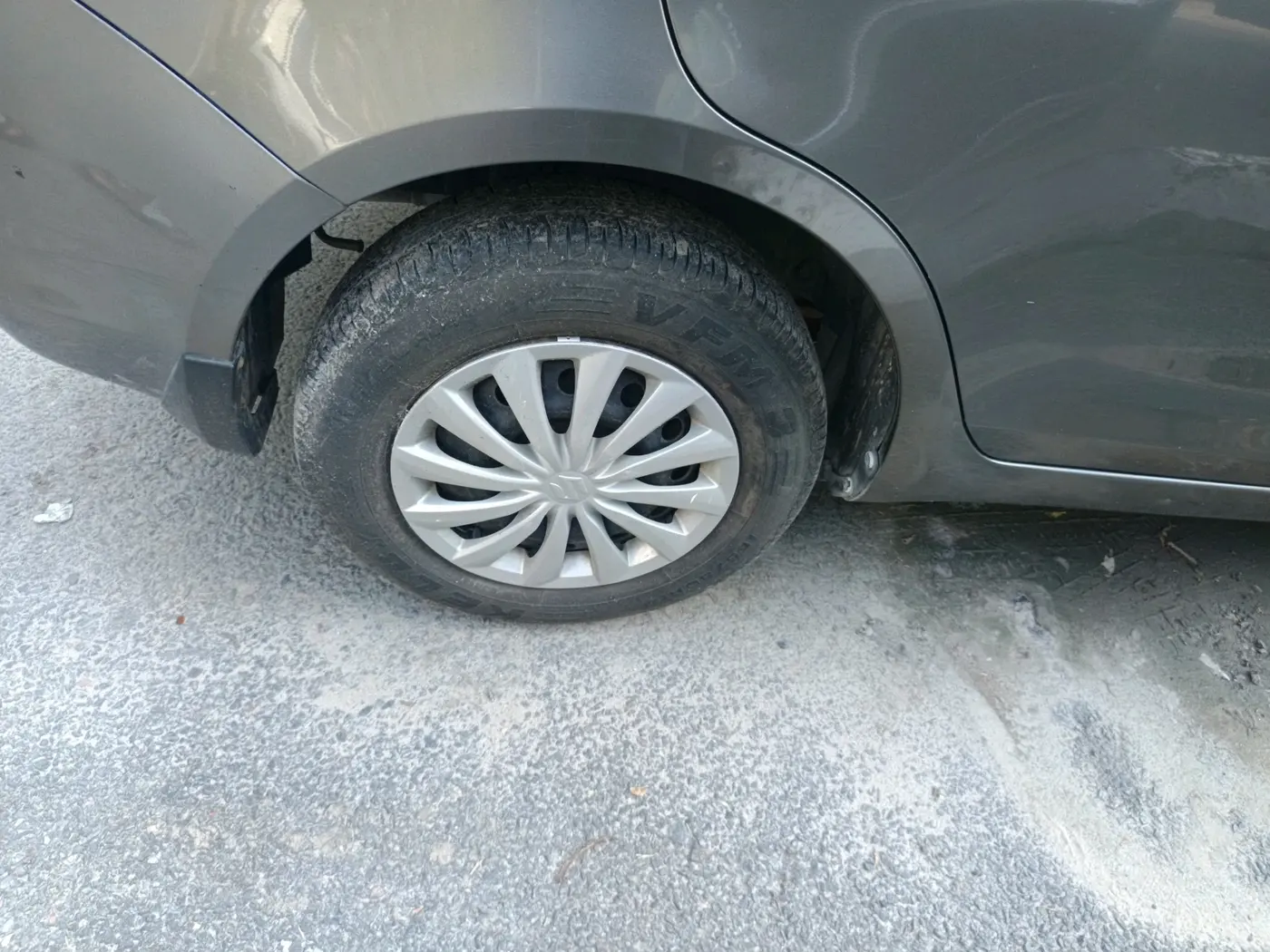2015 Maruti Swift Dzire VXI, Petrol, Manual, 91,917 km, tyre