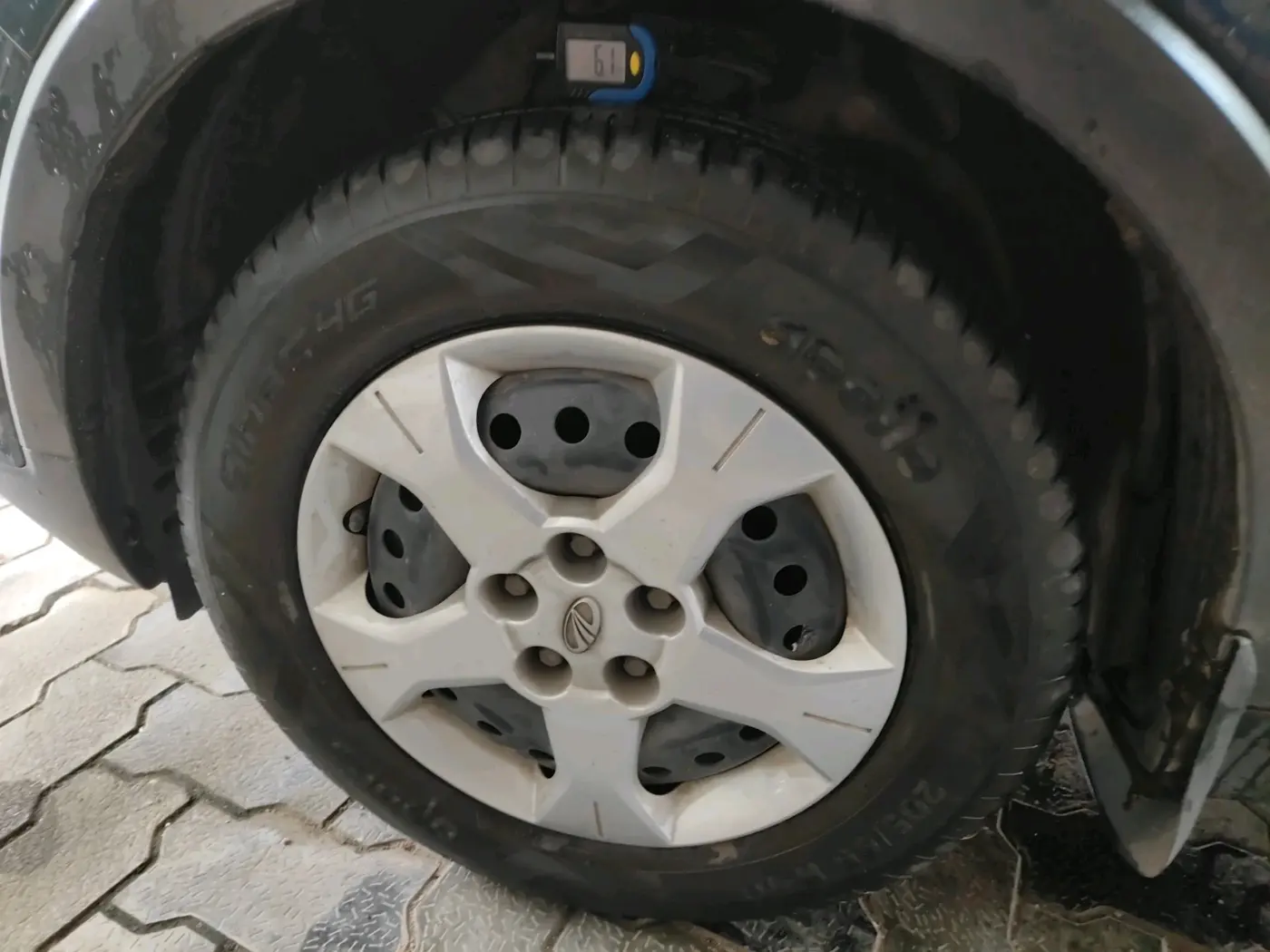 2021 Mahindra XUV300 W6 1.2 PETROL AMT, Petrol, Automatic, 14,717 km, tyre