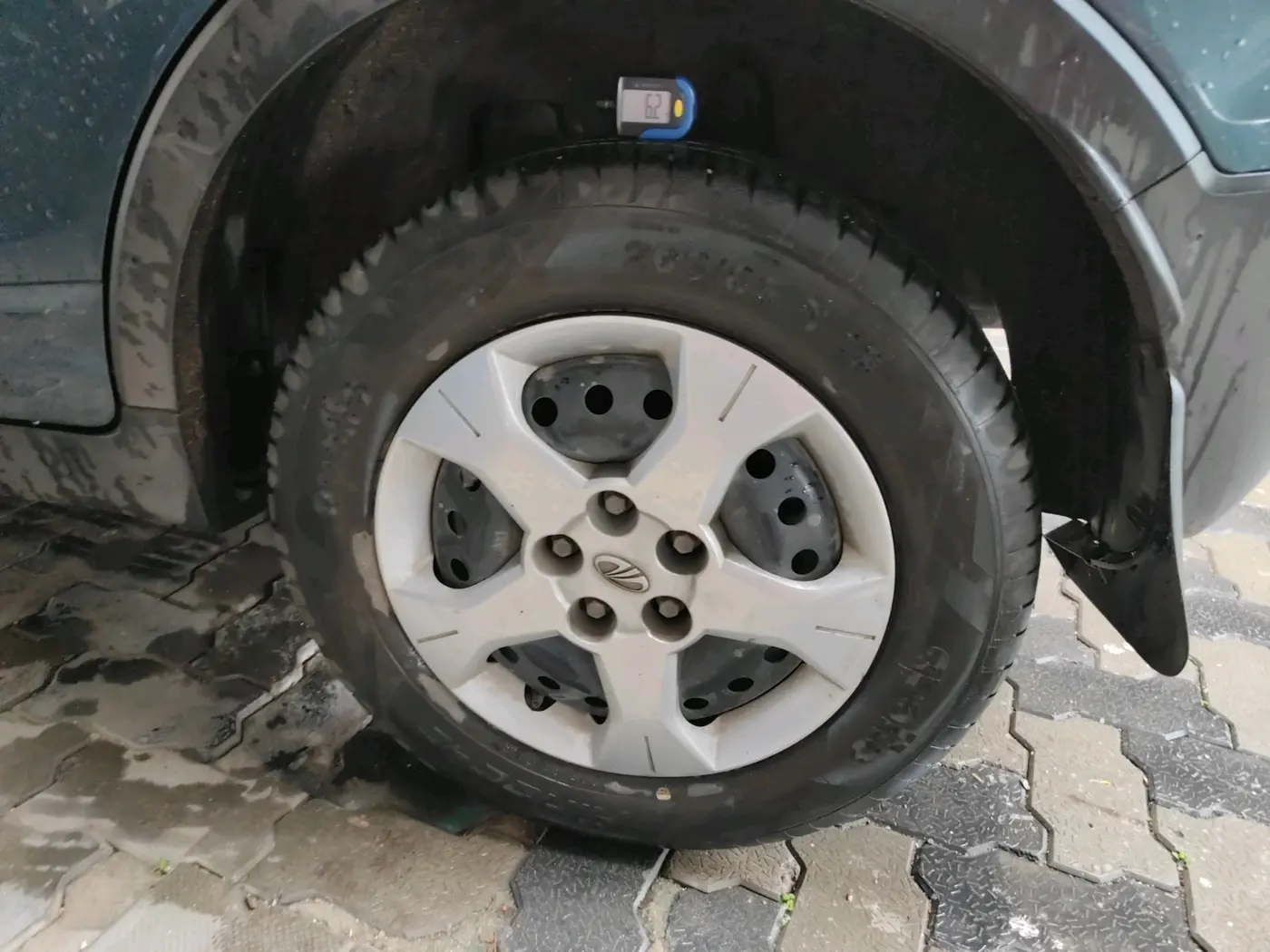 2021 Mahindra XUV300 W6 1.2 PETROL AMT, Petrol, Automatic, 14,717 km, tyre