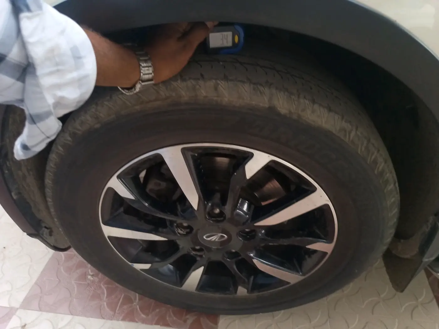 2021 Mahindra XUV500 W11, Diesel, Manual, 76,080 km, tyre