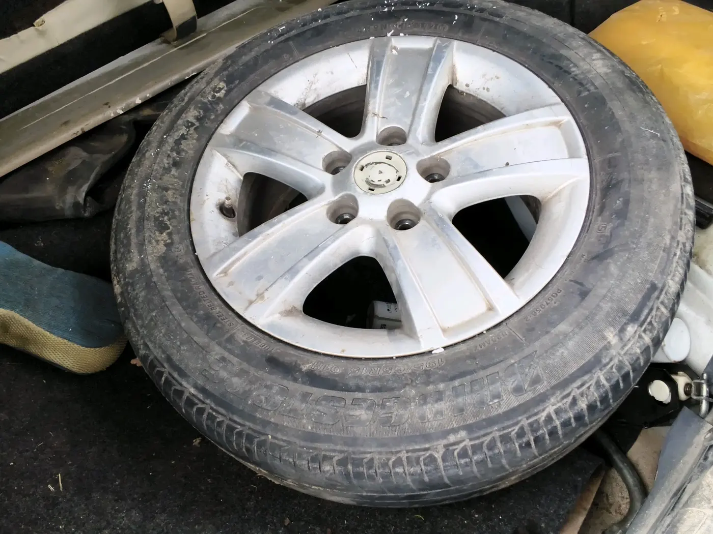 2012 Skoda Laura AMBITION 2.0 TDI CR MT, Diesel, Manual, 2,03,512 km, tyre