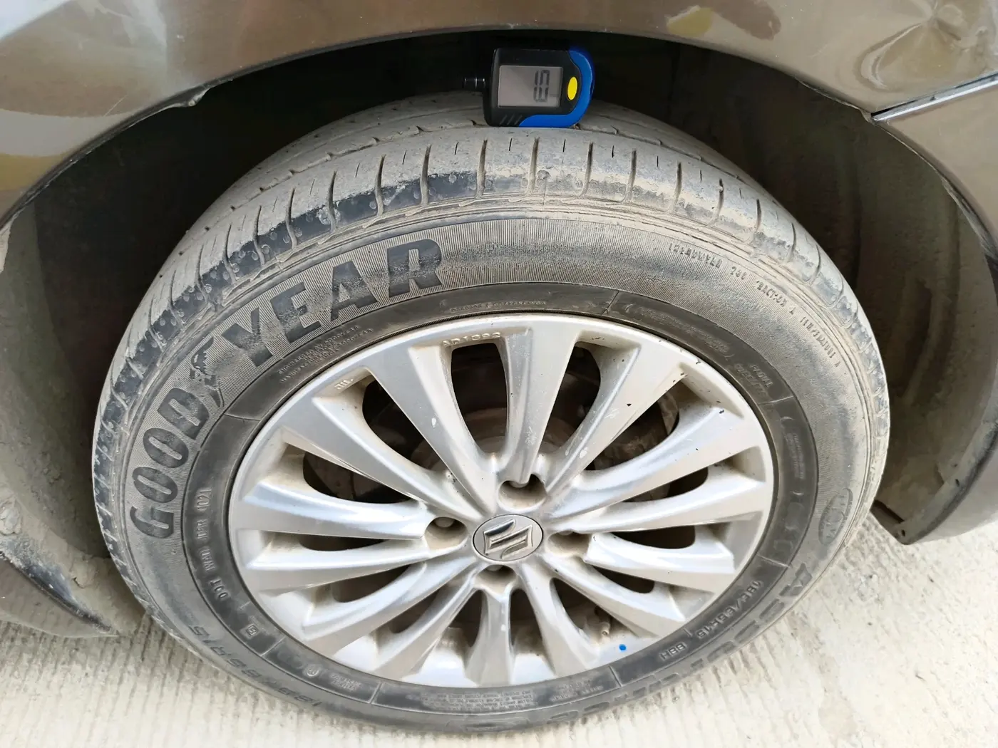 2015 Maruti Ciaz ZXI AT, Petrol, Automatic, 1,03,255 km, tyre