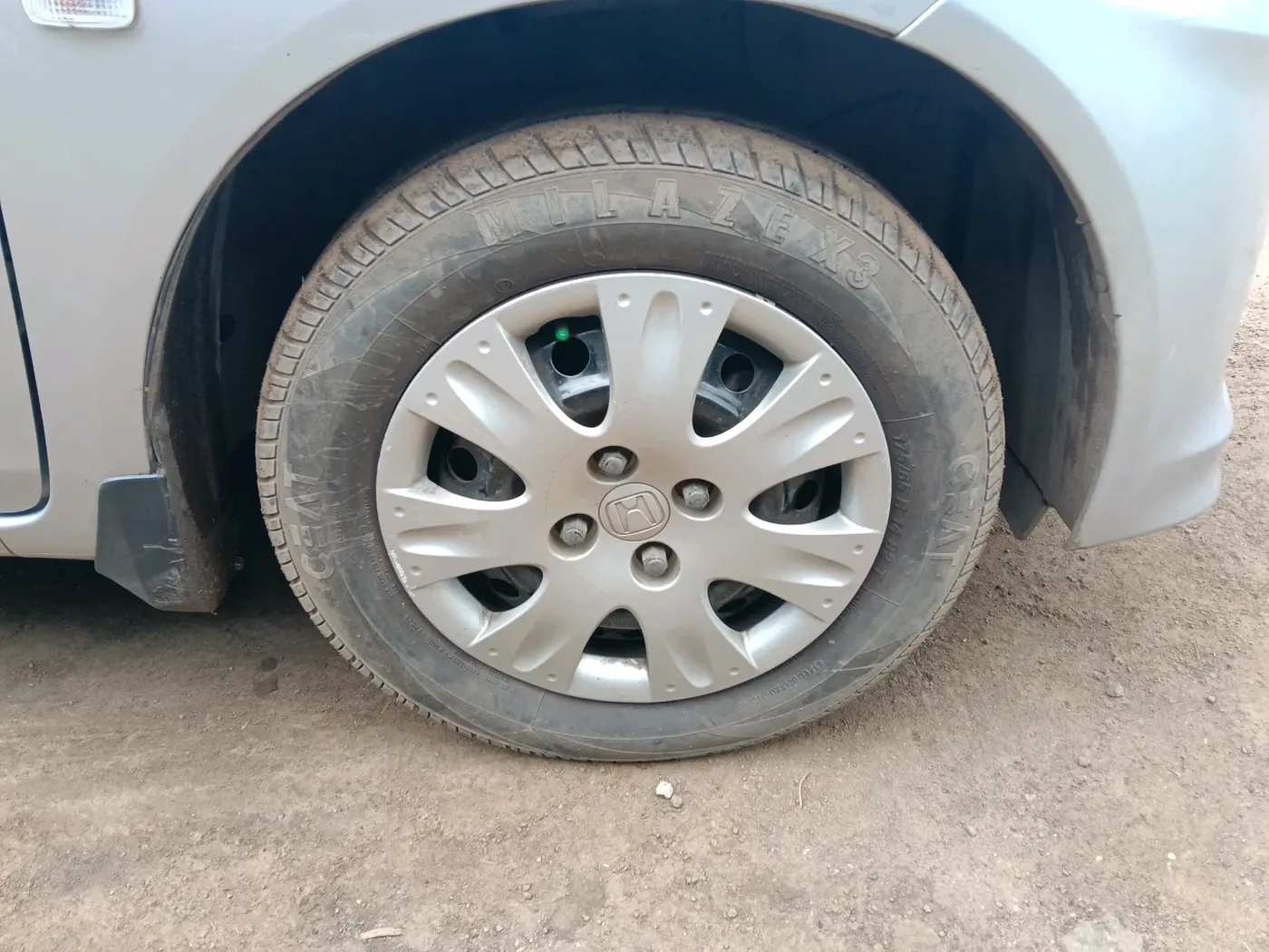 2014 Honda Amaze 1.2L I-VTEC S, Petrol, Manual, 1,01,817 km, tyre