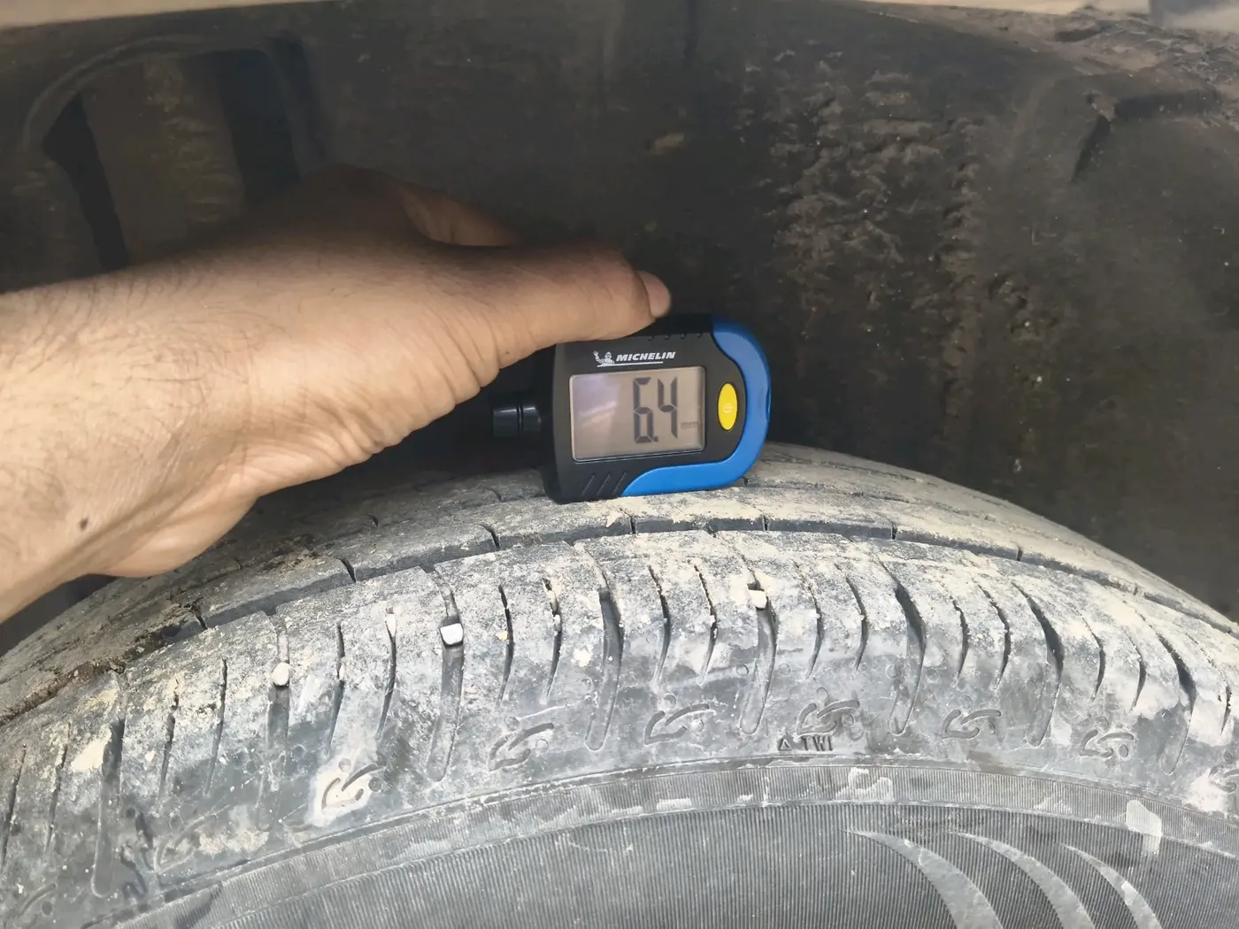 2025 Maruti BREZZA LXI S- CNG, CNG, Manual, 30,098 km, tyre