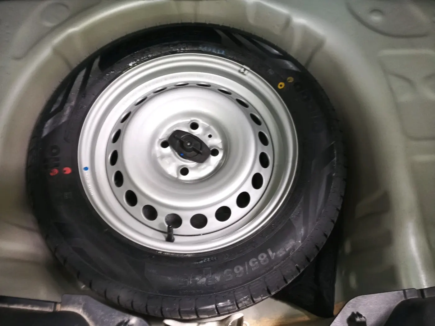 2023 Maruti Baleno SIGMA PETROL 1.2, Petrol, Manual, 27,139 km, tyre
