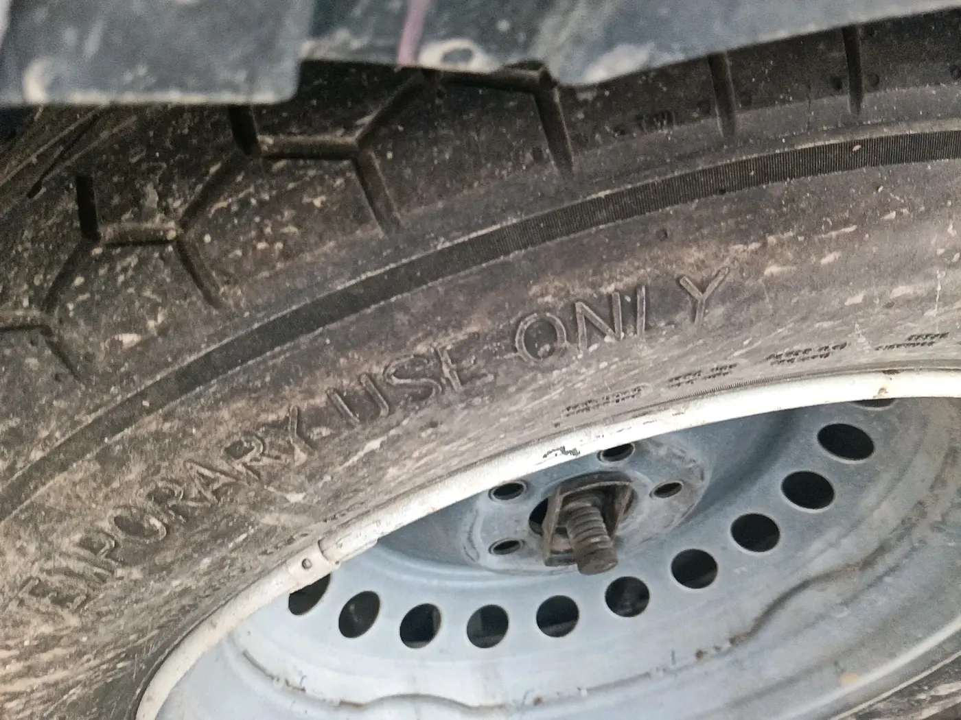 2021 Mahindra XUV700 AX 7 P AT 7 STR, Petrol, Automatic, 41,297 km, tyre