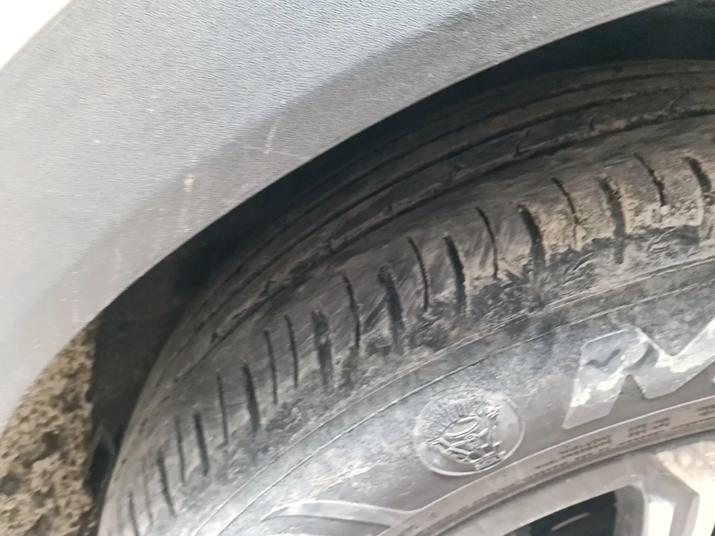2021 Mahindra XUV700 AX 7 P AT 7 STR, Petrol, Automatic, 41,297 km, tyre