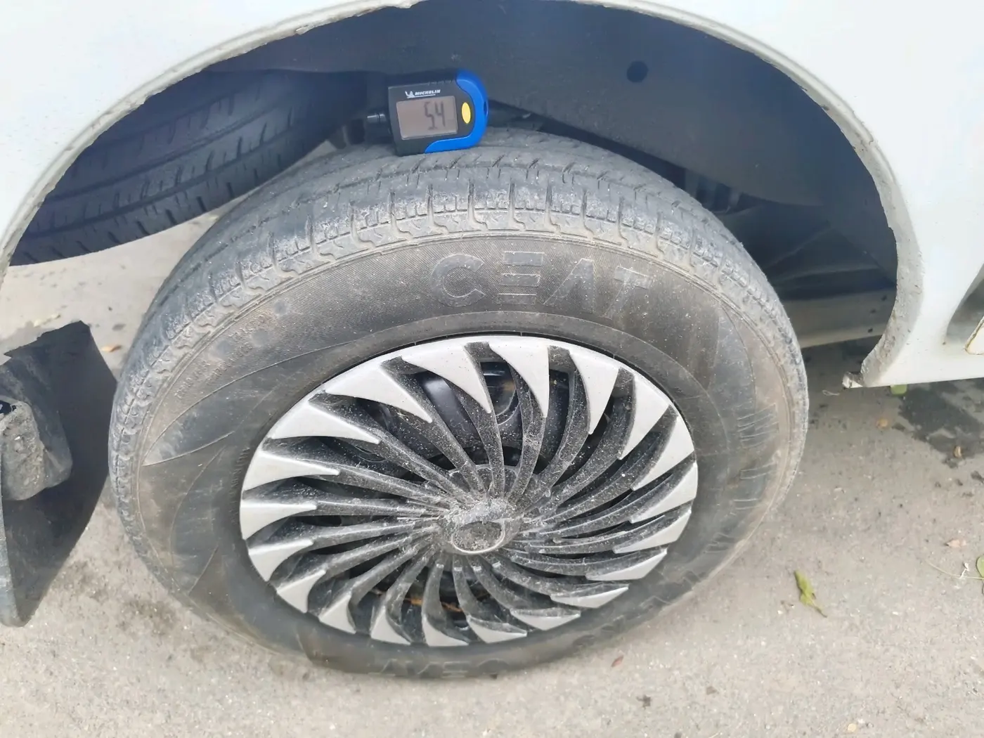 2014 Maruti Eeco 5 STR WITH A/C+HTR, CNG, Manual, 73,396 km, tyre