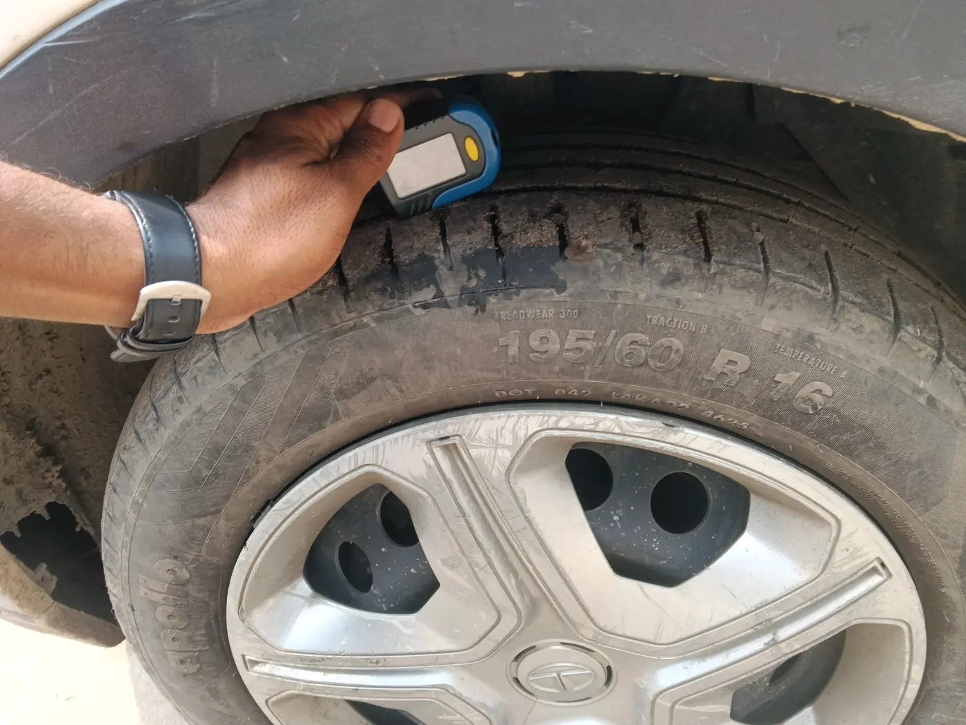 2021 Tata NEXON XM SUNROOF PETROL, CNG, Manual, 83,465 km, tyre