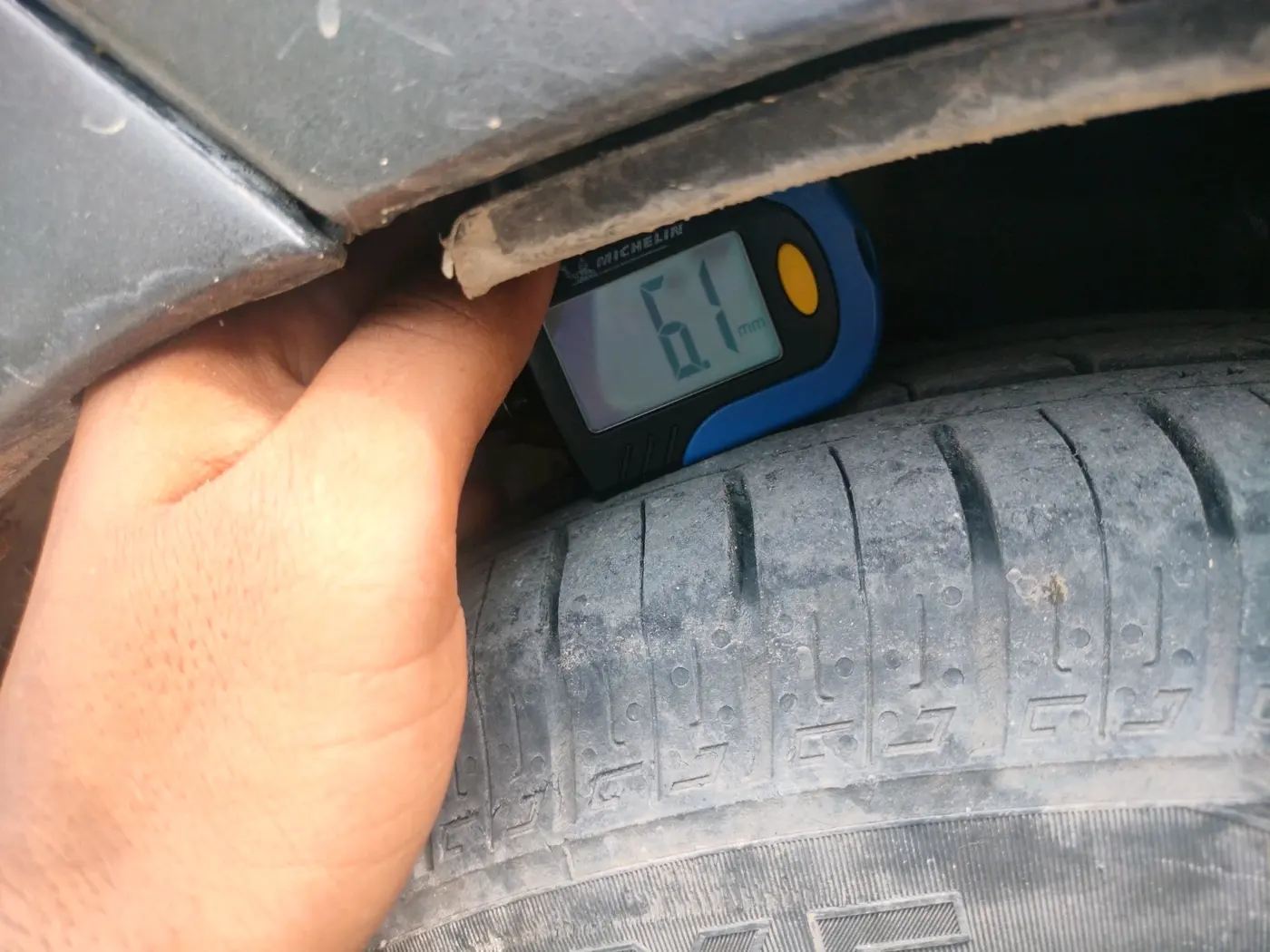 2017 Maruti Ertiga VXI, CNG, Manual, 1,09,725 km, tyre